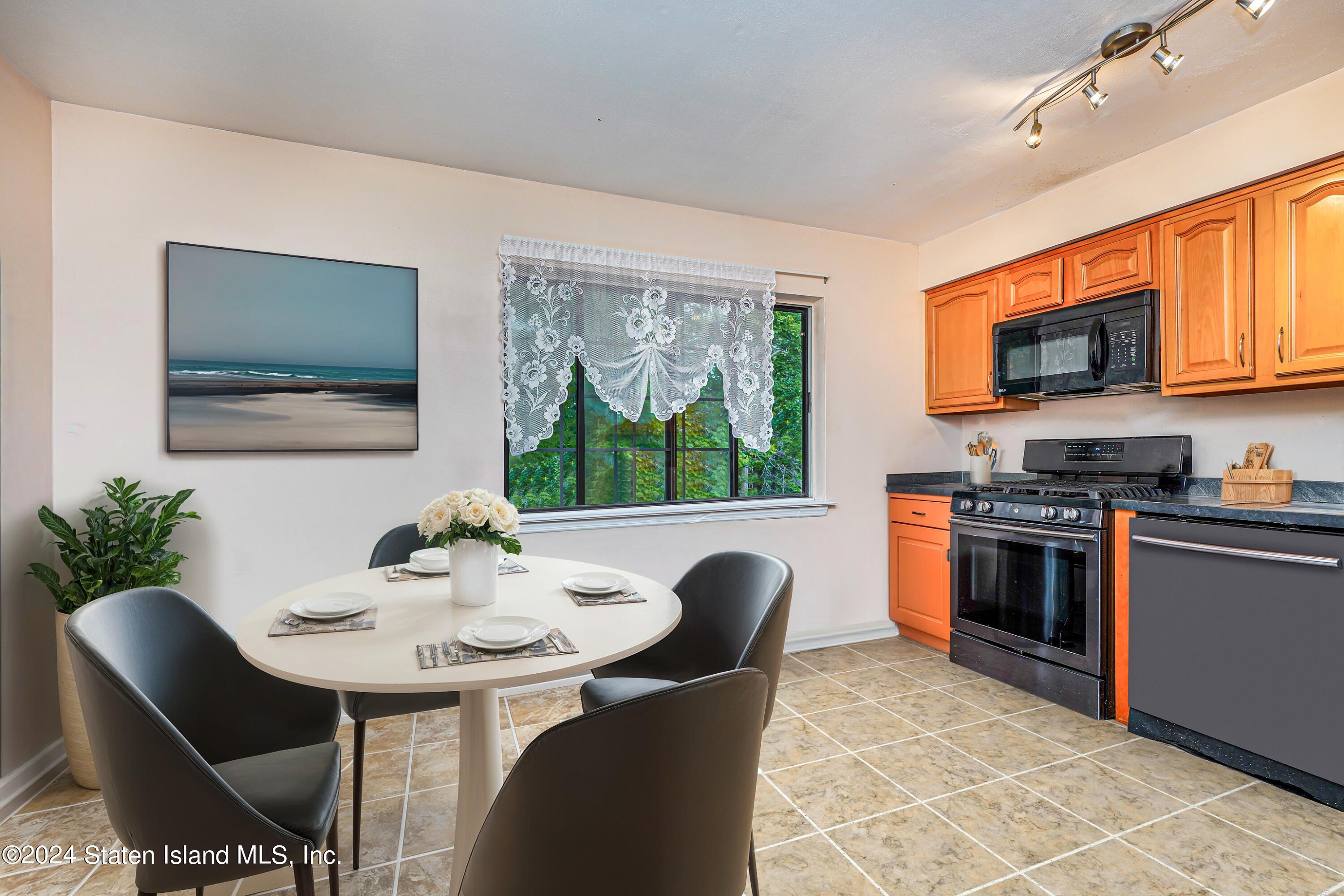 37 Devon Loop A, Staten Island, NY, 10314 image 13