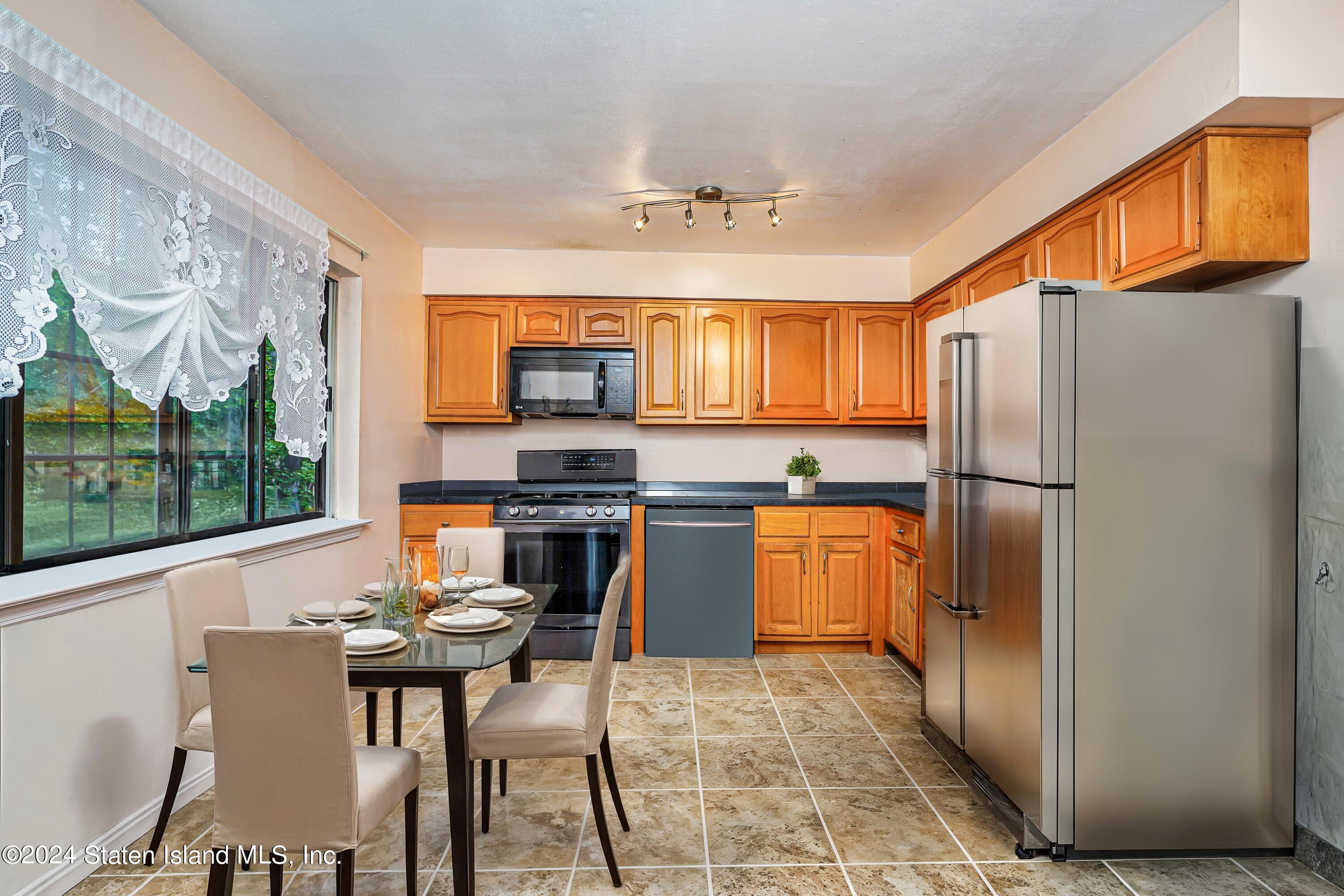 37 Devon Loop A, Staten Island, NY, 10314 image 14