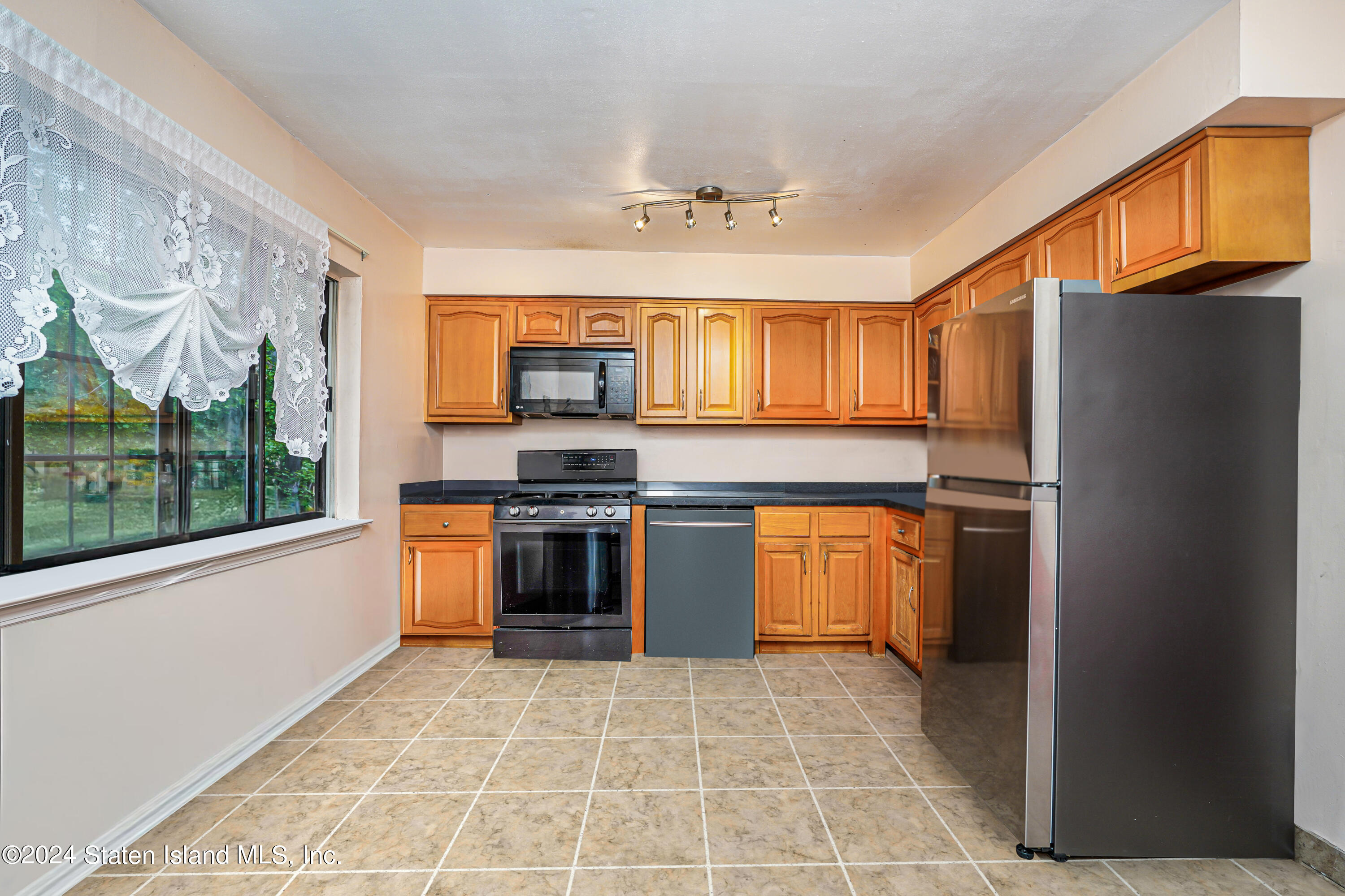37 Devon Loop A, Staten Island, NY, 10314 image 12