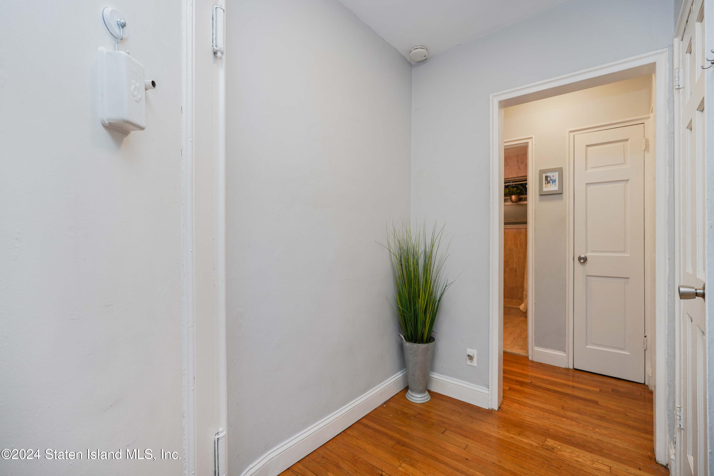 585 Castleton Avenue 2b Image 2