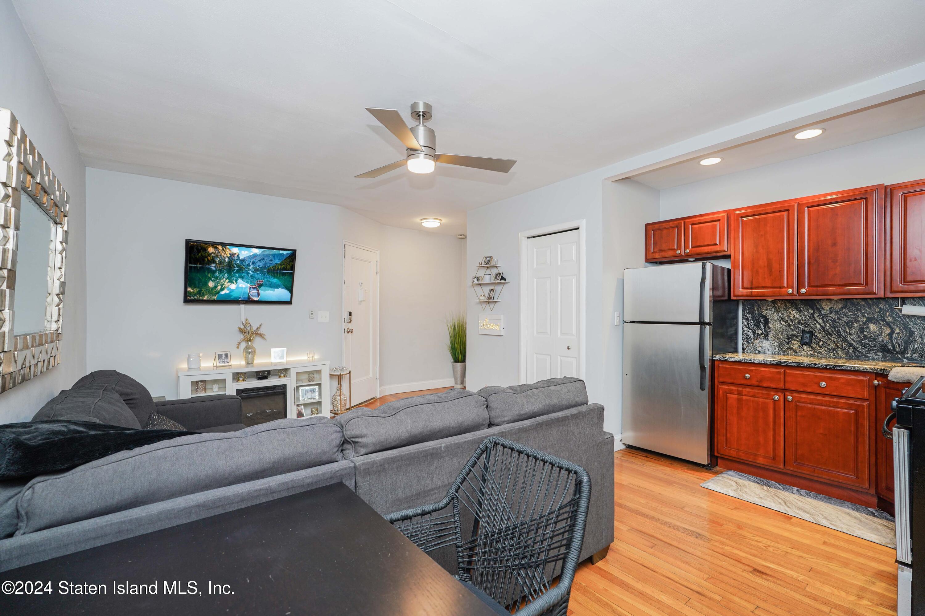 585 Castleton Avenue 2b Image 5