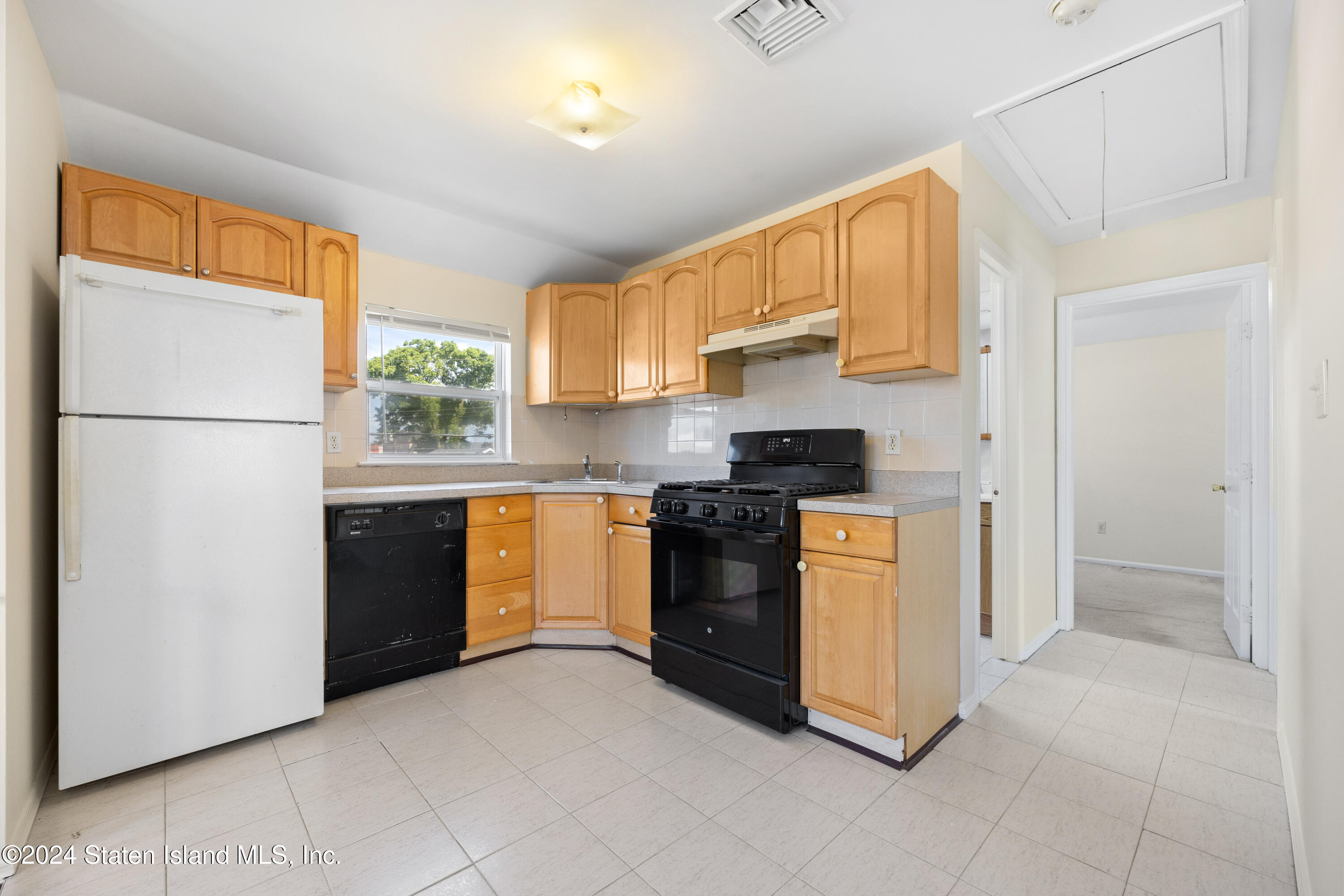 46 Olympia Boulevard, Staten Island, NY, 10305 image 11