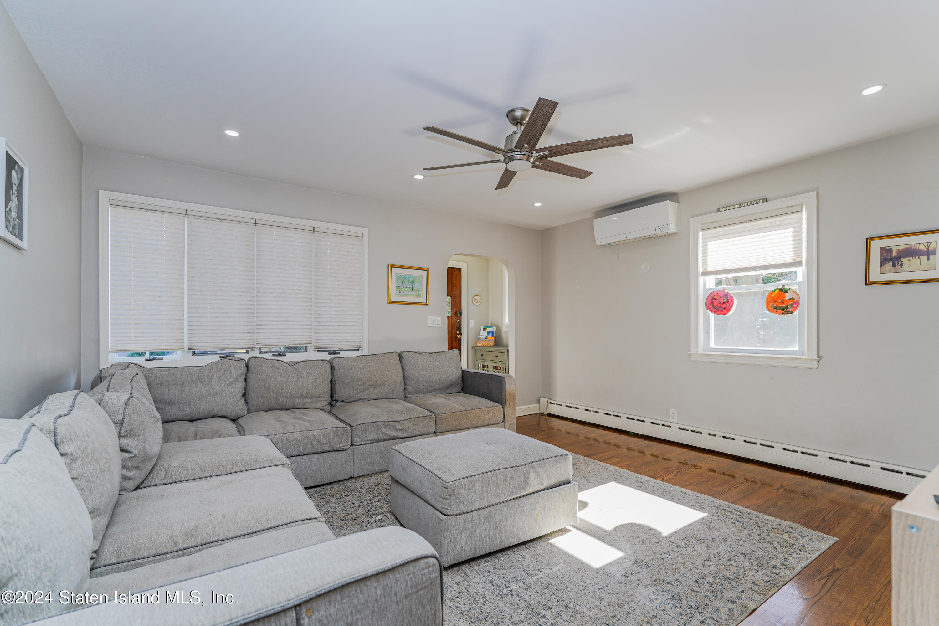 710 Oakland Avenue, Staten Island, NY, 10310