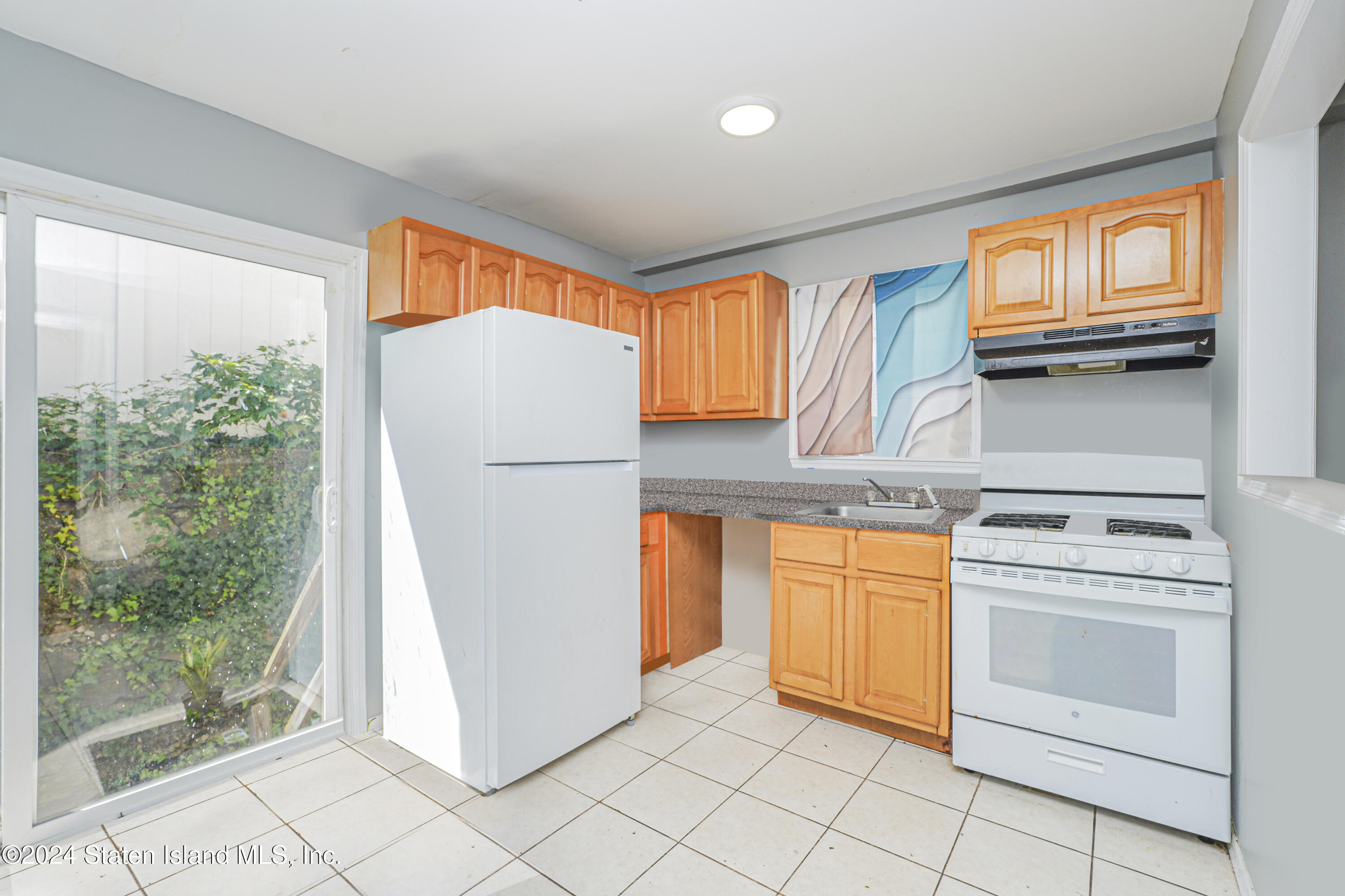 174 Pine Place, Staten Island, NY, 10304