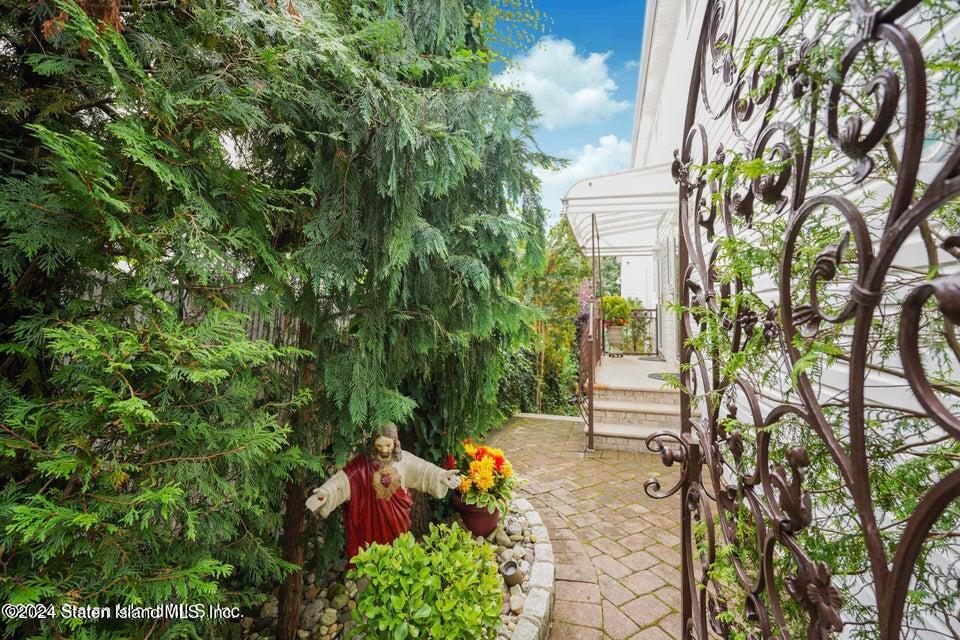 1260 Drumgoole Road, Staten Island, NY, 10312 image 43