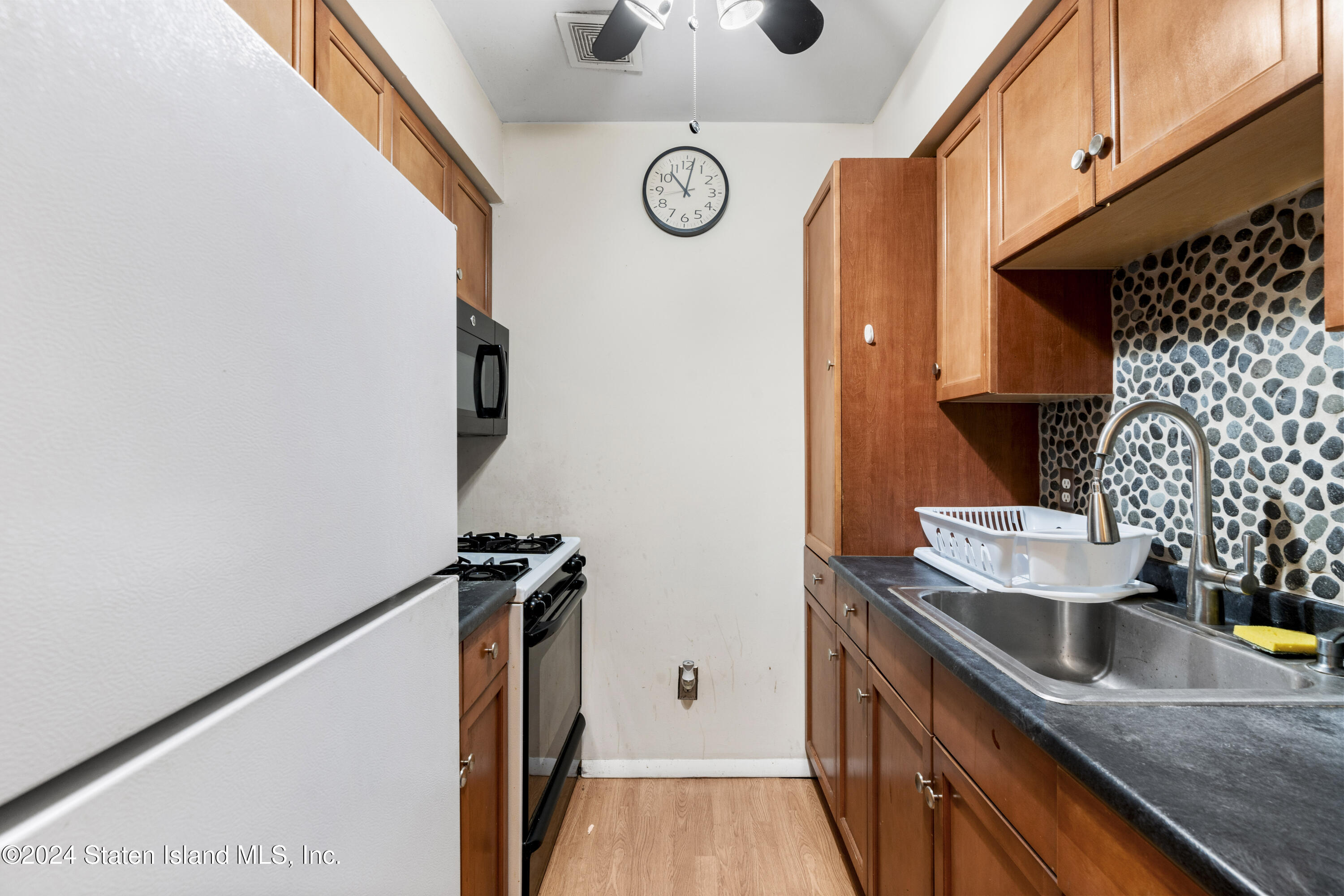 485 Armstrong Avenue C4, Staten Island, NY, 10308 image 10