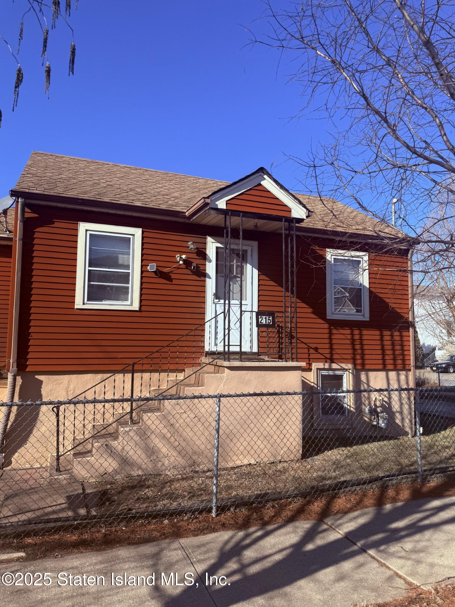 215 Colony Avenue Image 2