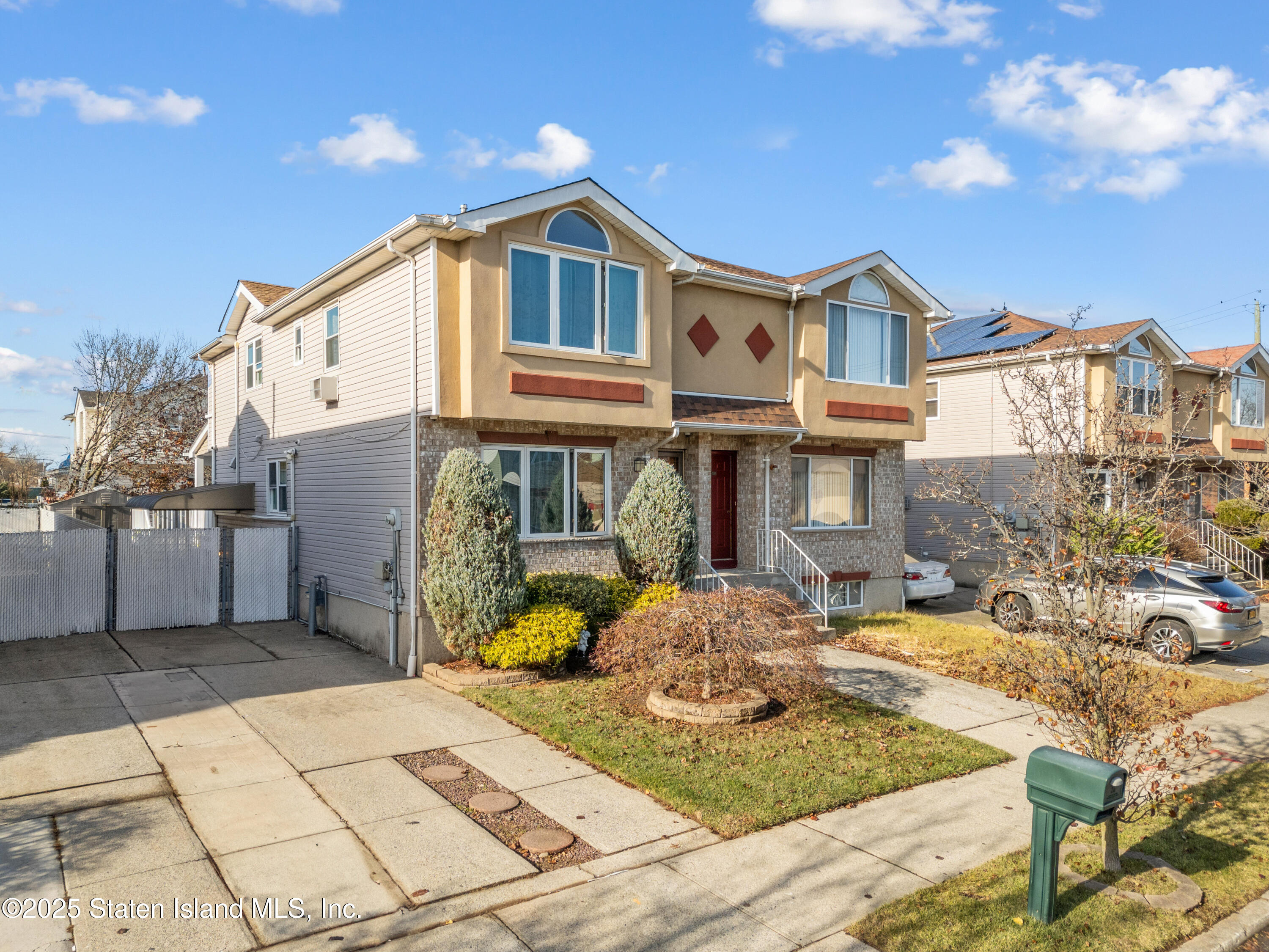 556 Eltingville Boulevard Image 2