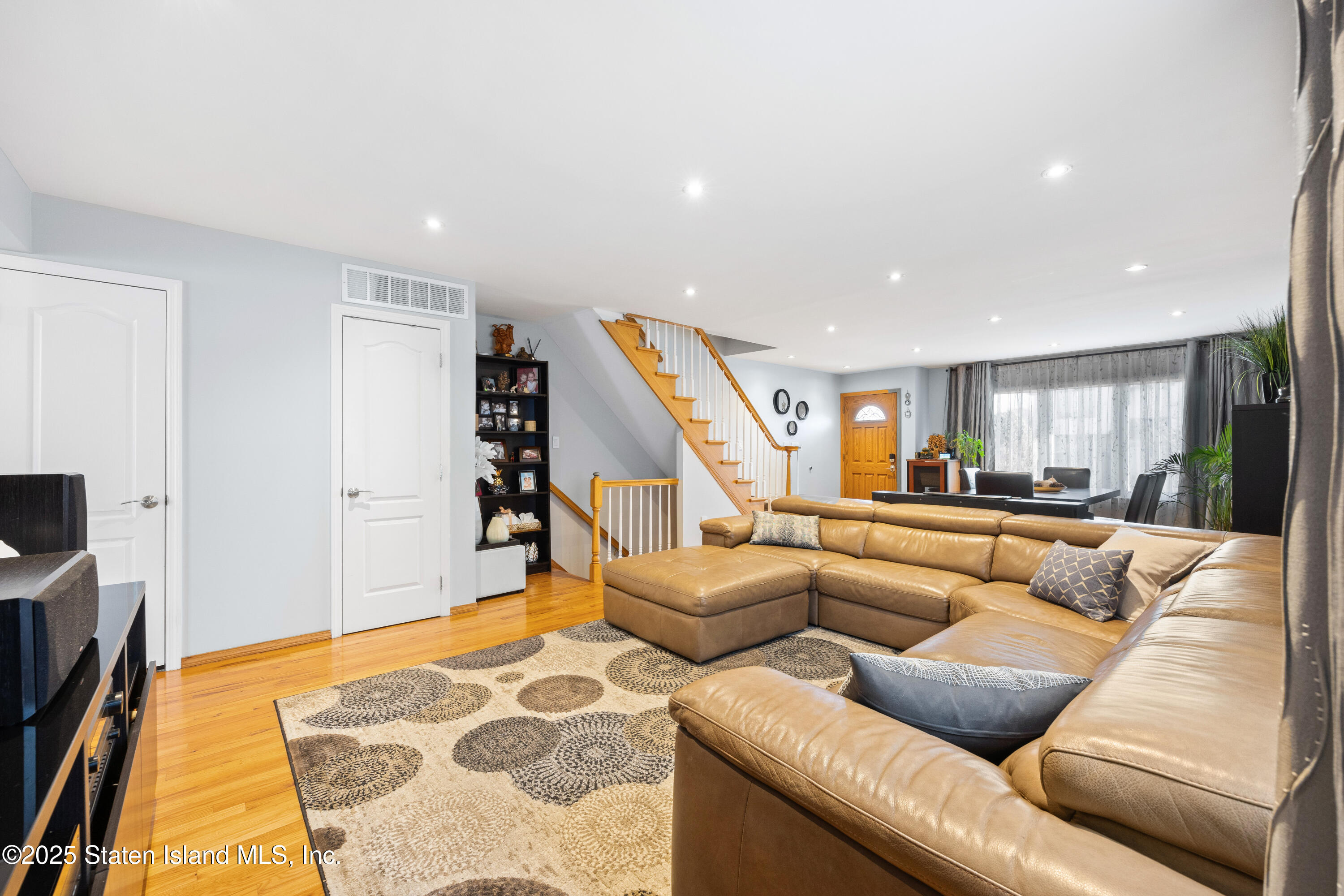 556 Eltingville Boulevard Image 5