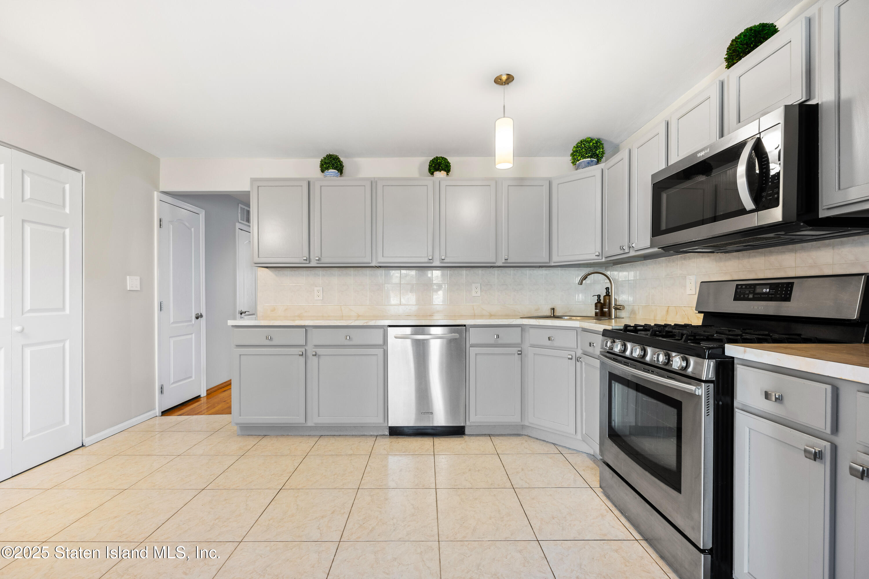 556 Eltingville Boulevard, Staten Island, NY, 10312 image 9
