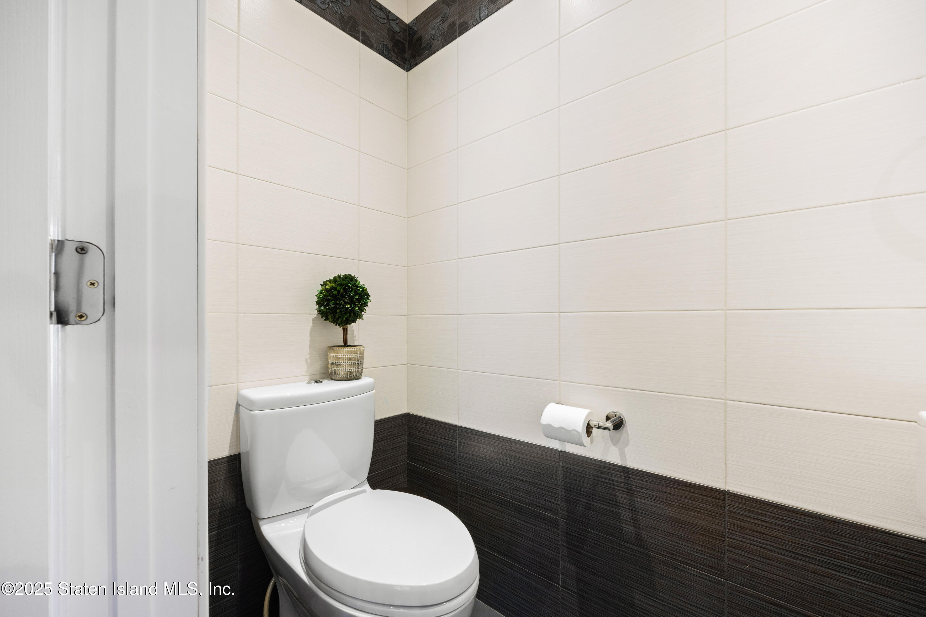 556 Eltingville Boulevard, Staten Island, NY, 10312 image 12