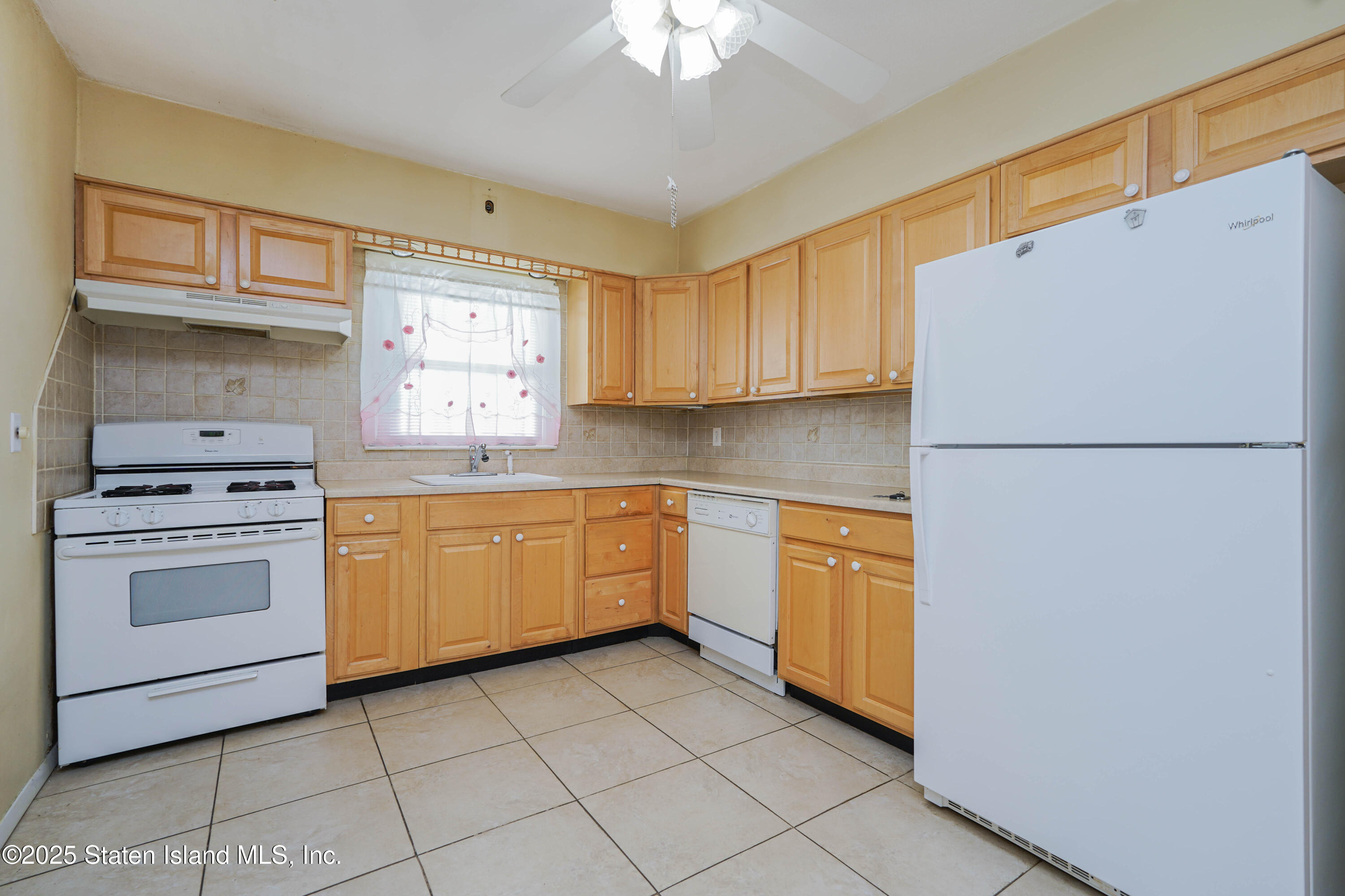 160 Woods Of Arden Road Image 5