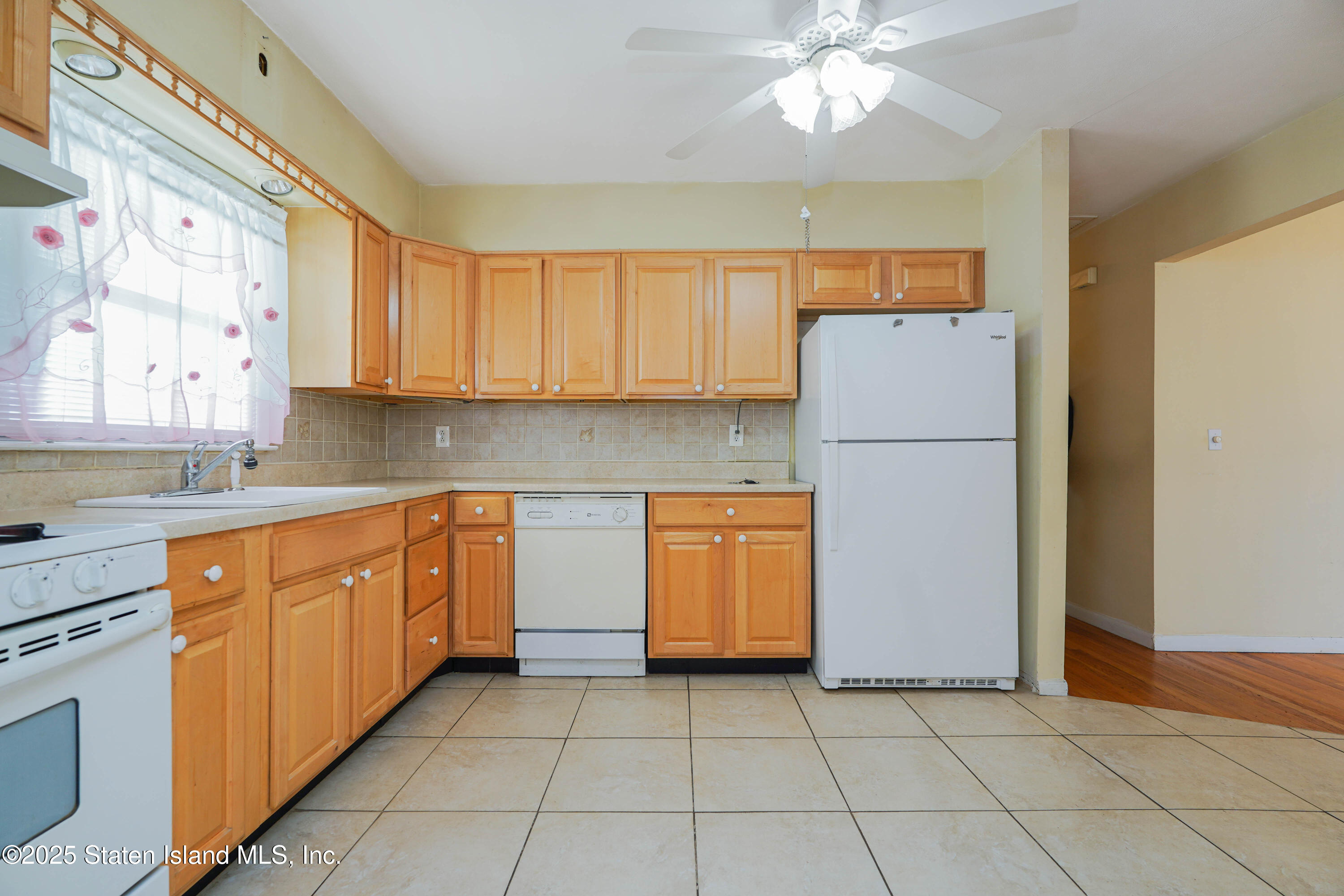 160 Woods Of Arden Road Image 4