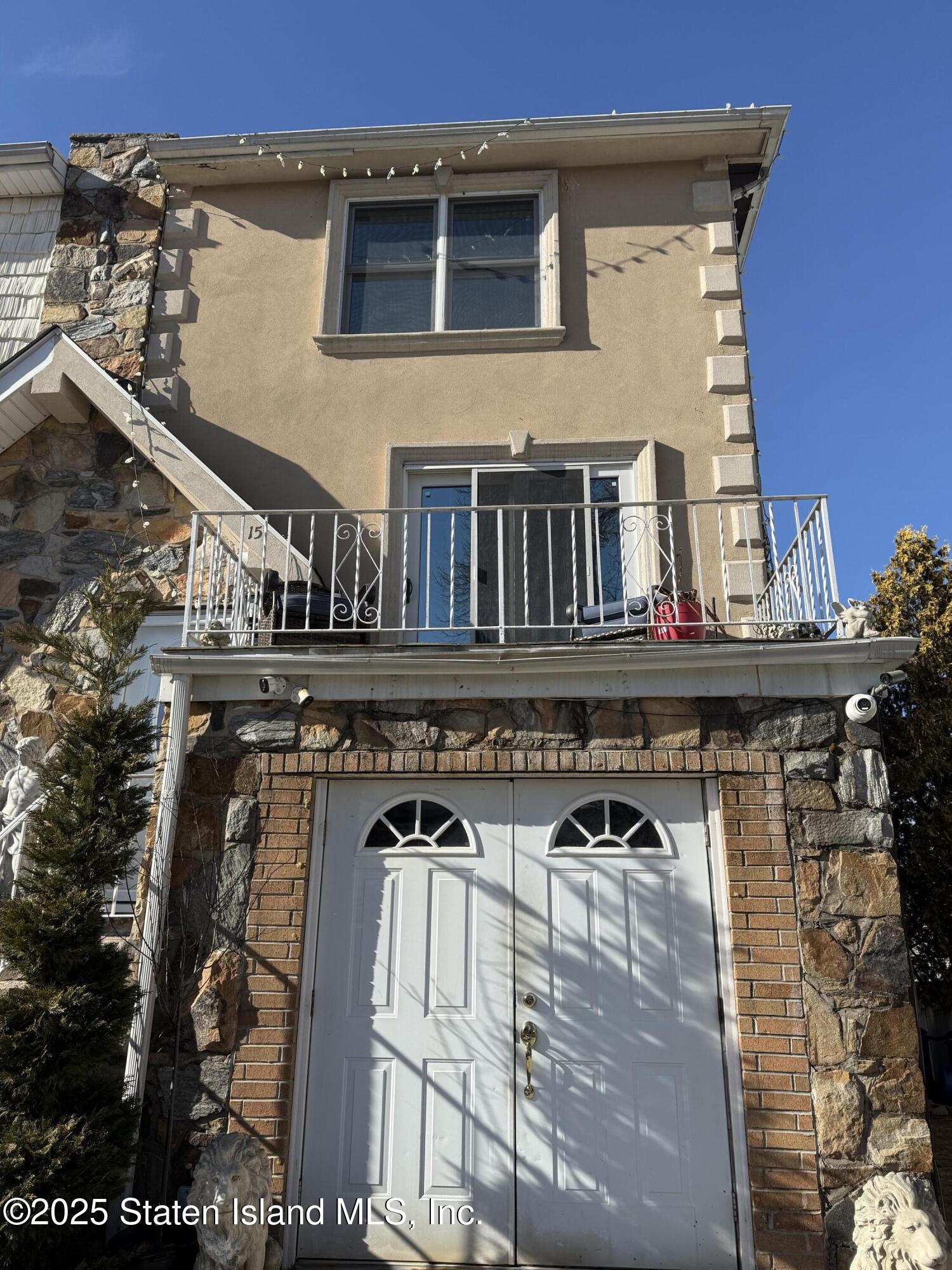 15 Vineland Avenue Image 1