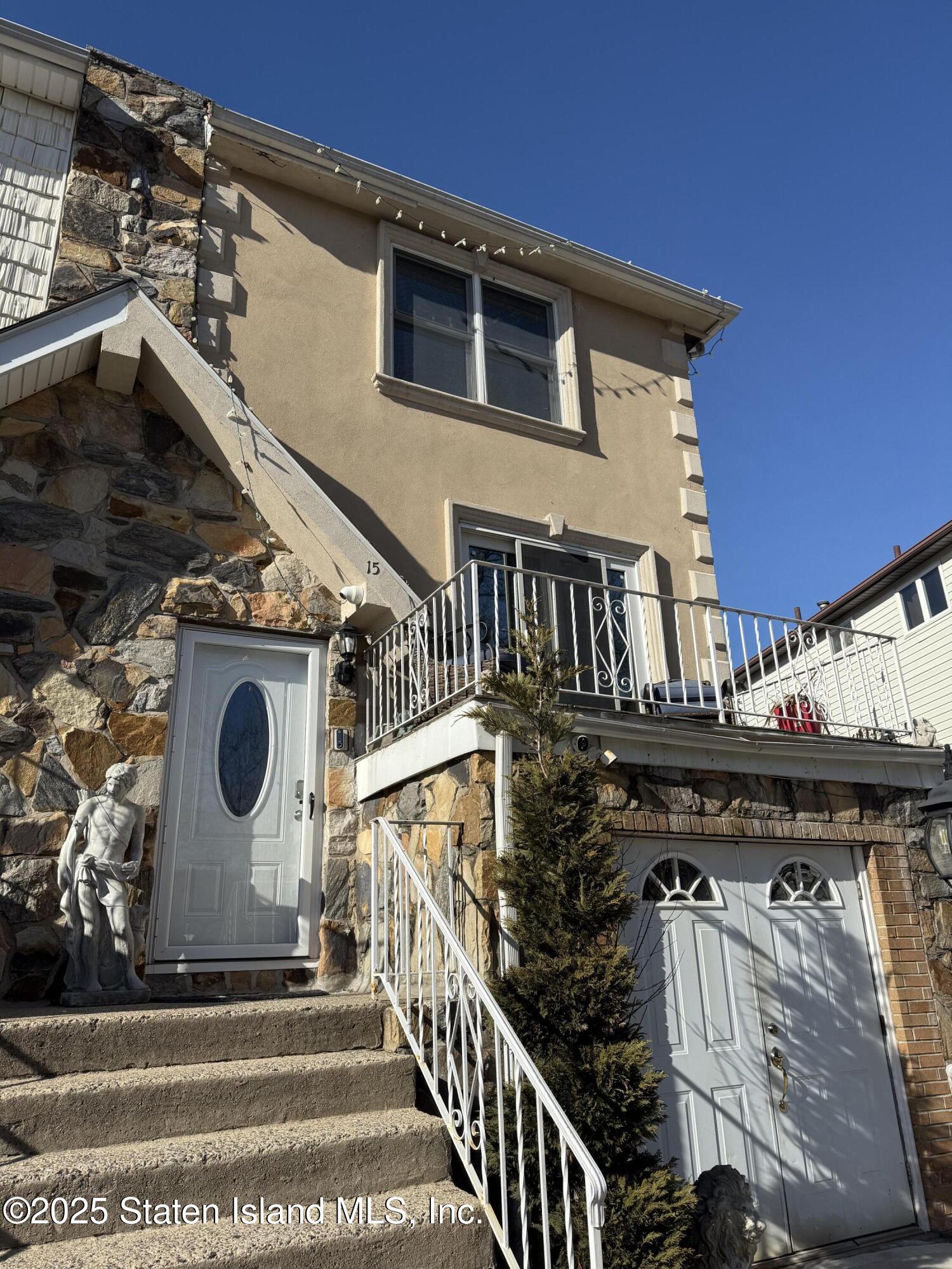 15 Vineland Avenue Image 3
