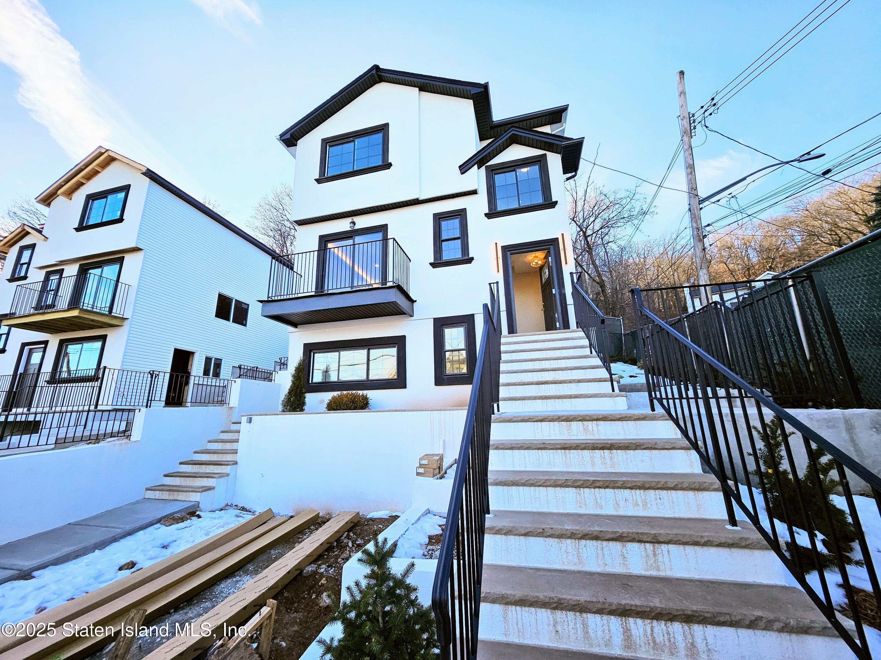 802 Van Duzer Street Image 2