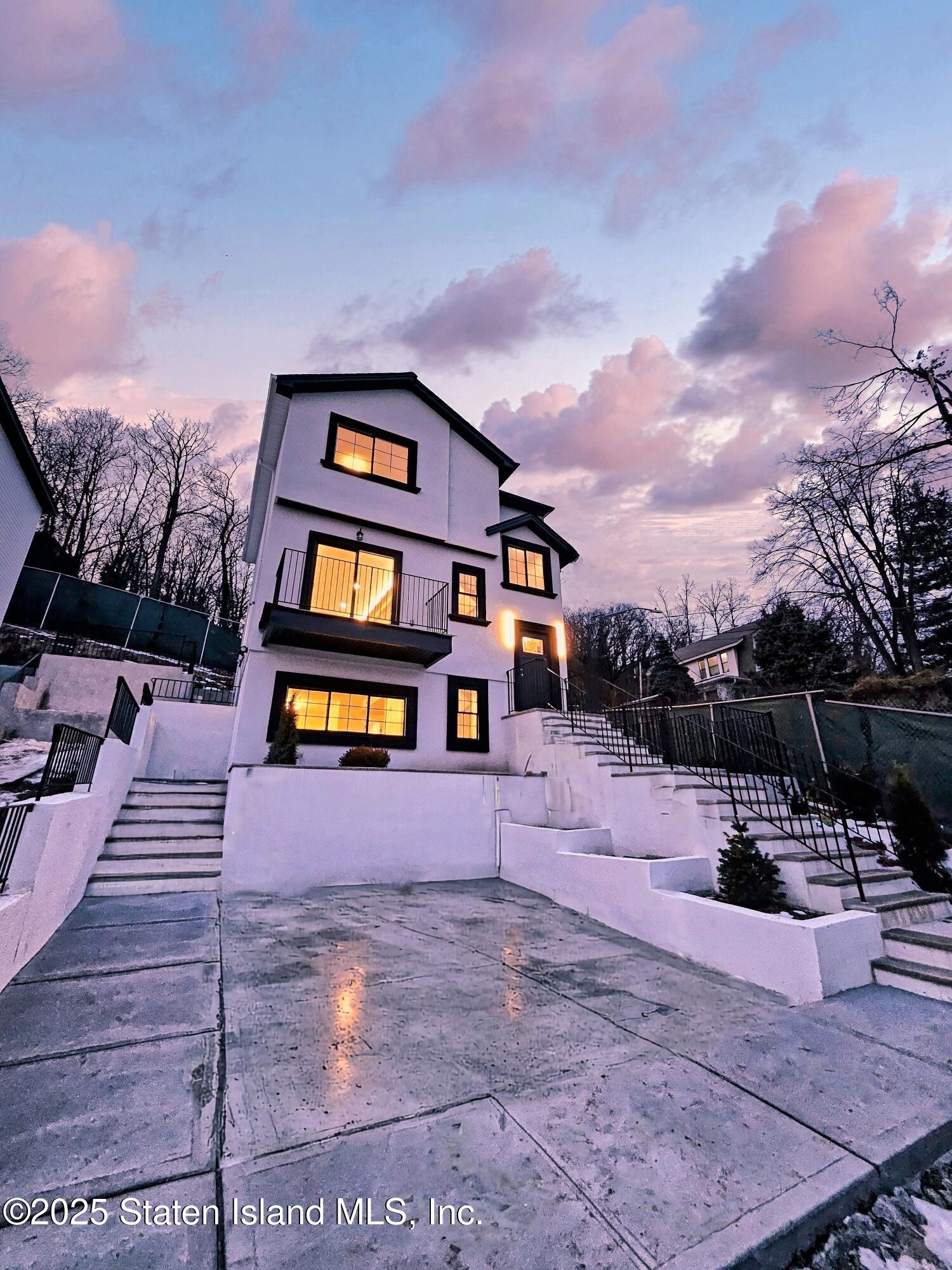 802 Van Duzer Street Image 3