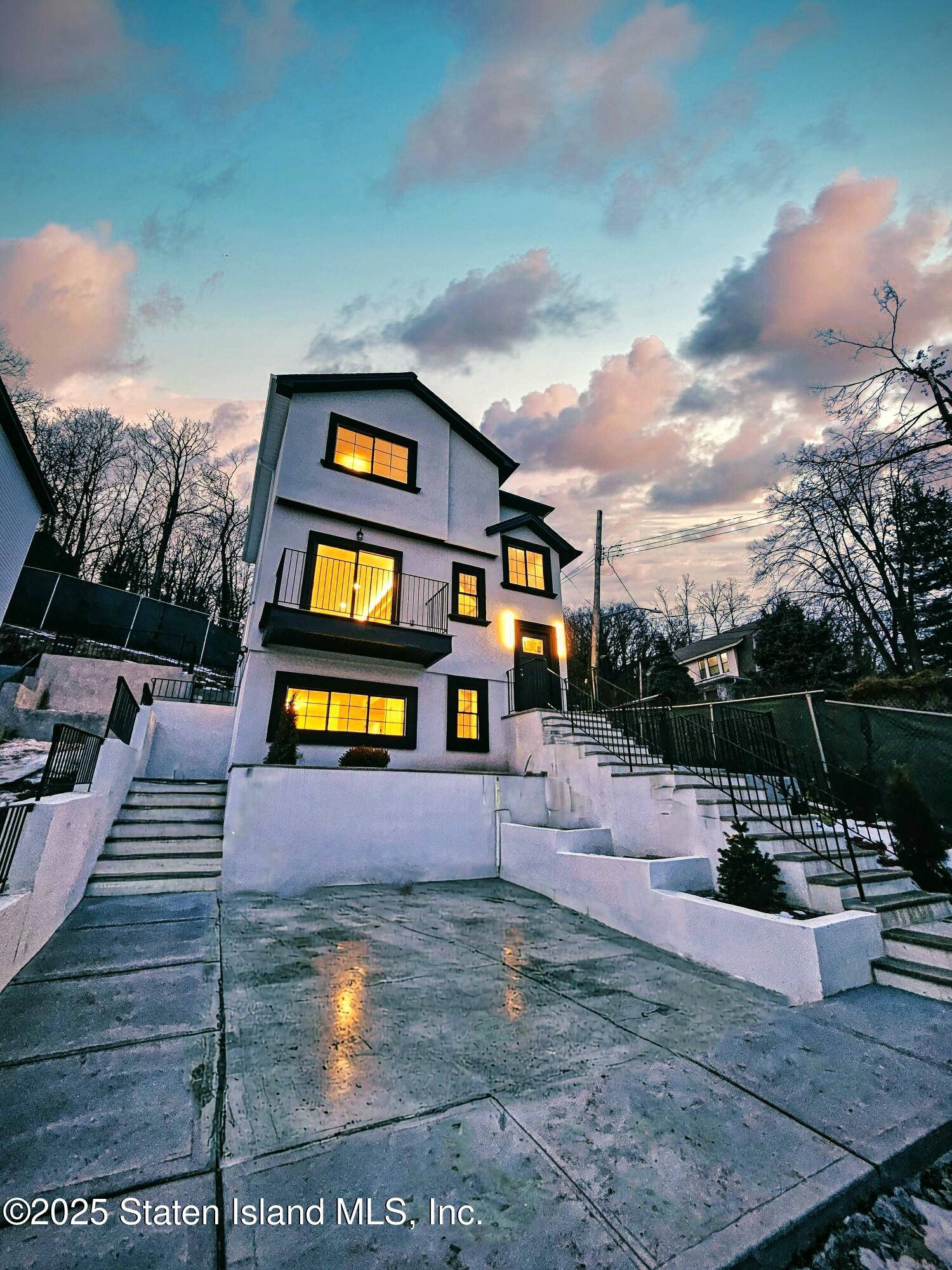 802 Van Duzer Street Image 4