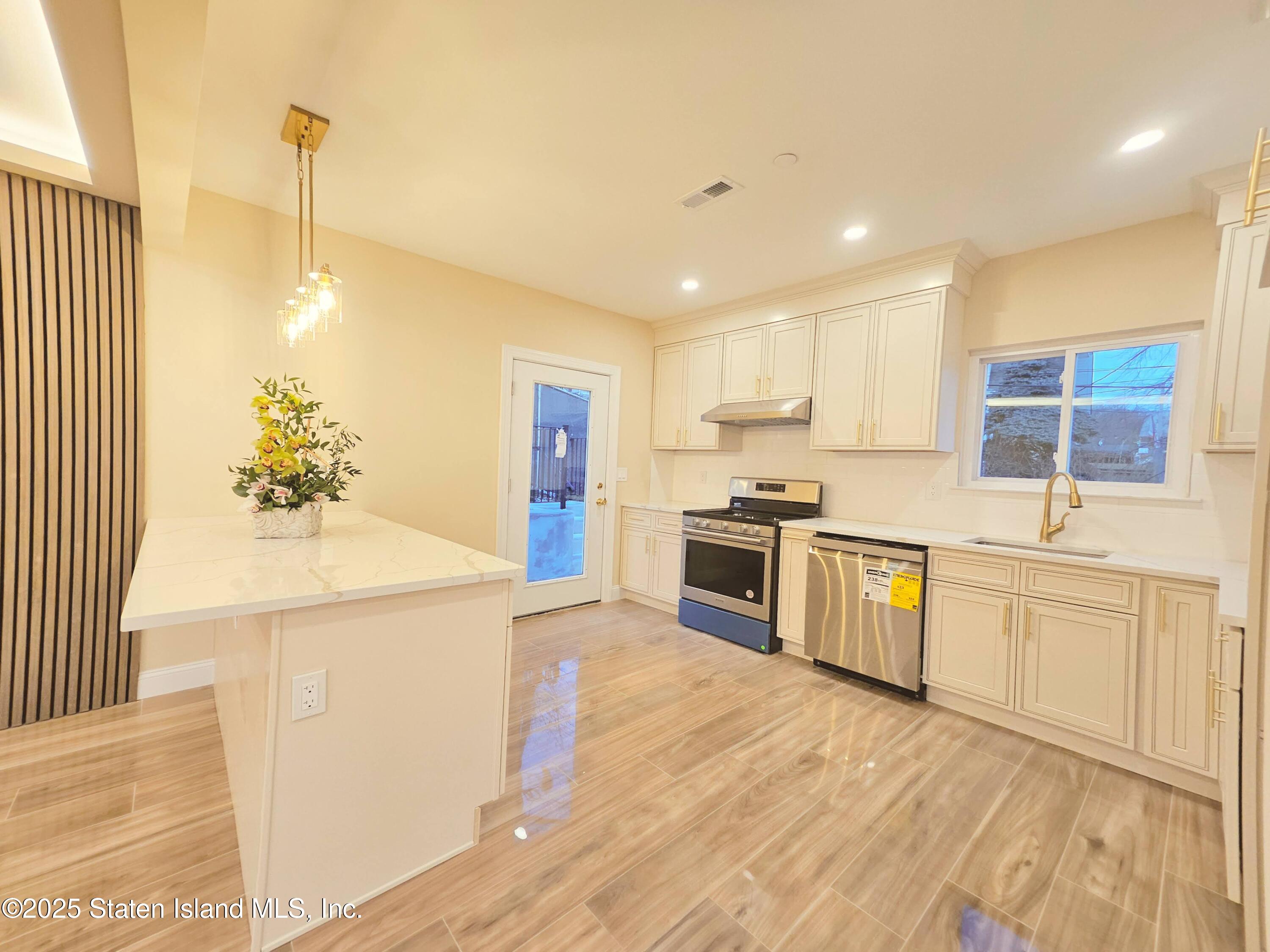 802 Van Duzer Street, Staten Island, NY, 10304 image 9