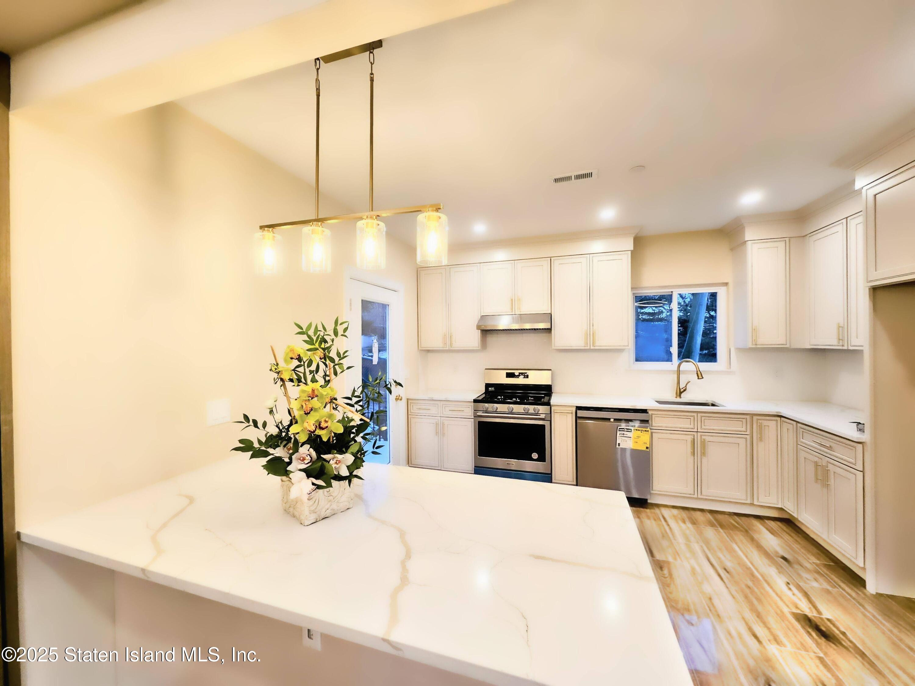 802 Van Duzer Street, Staten Island, NY, 10304 image 10