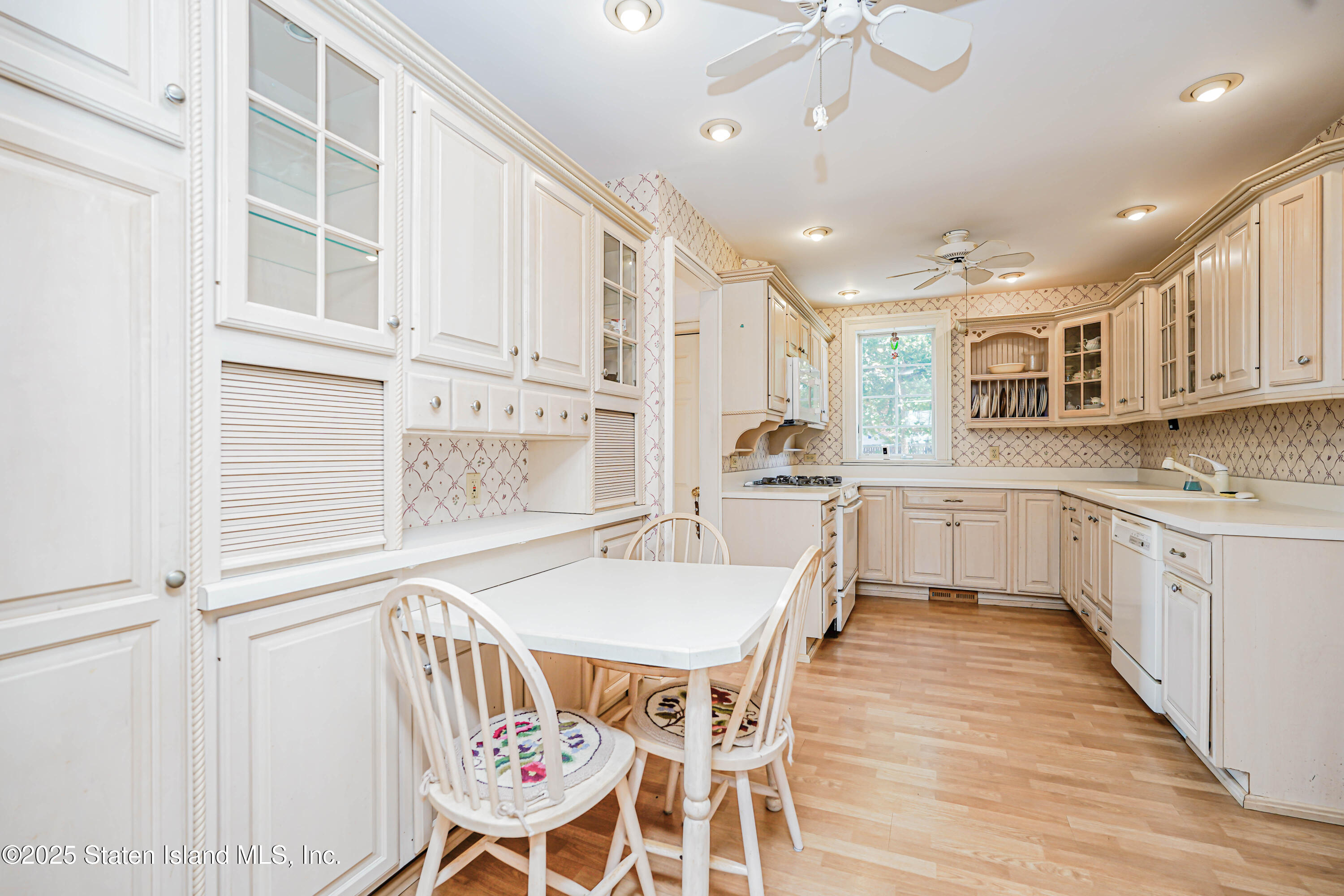 297 Woods Of Arden Road, Staten Island, NY, 10312 image 19