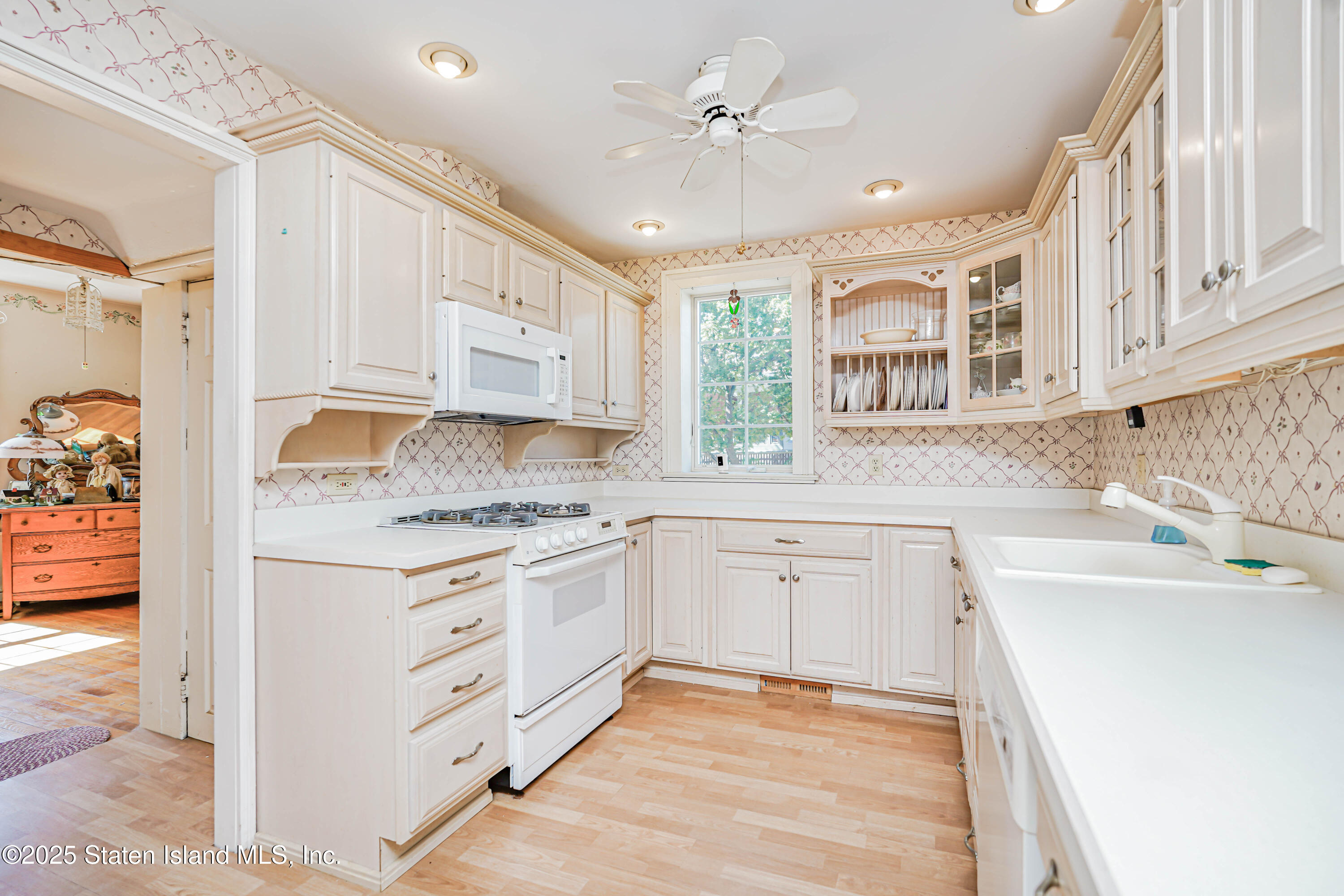 297 Woods Of Arden Road, Staten Island, NY, 10312 image 21