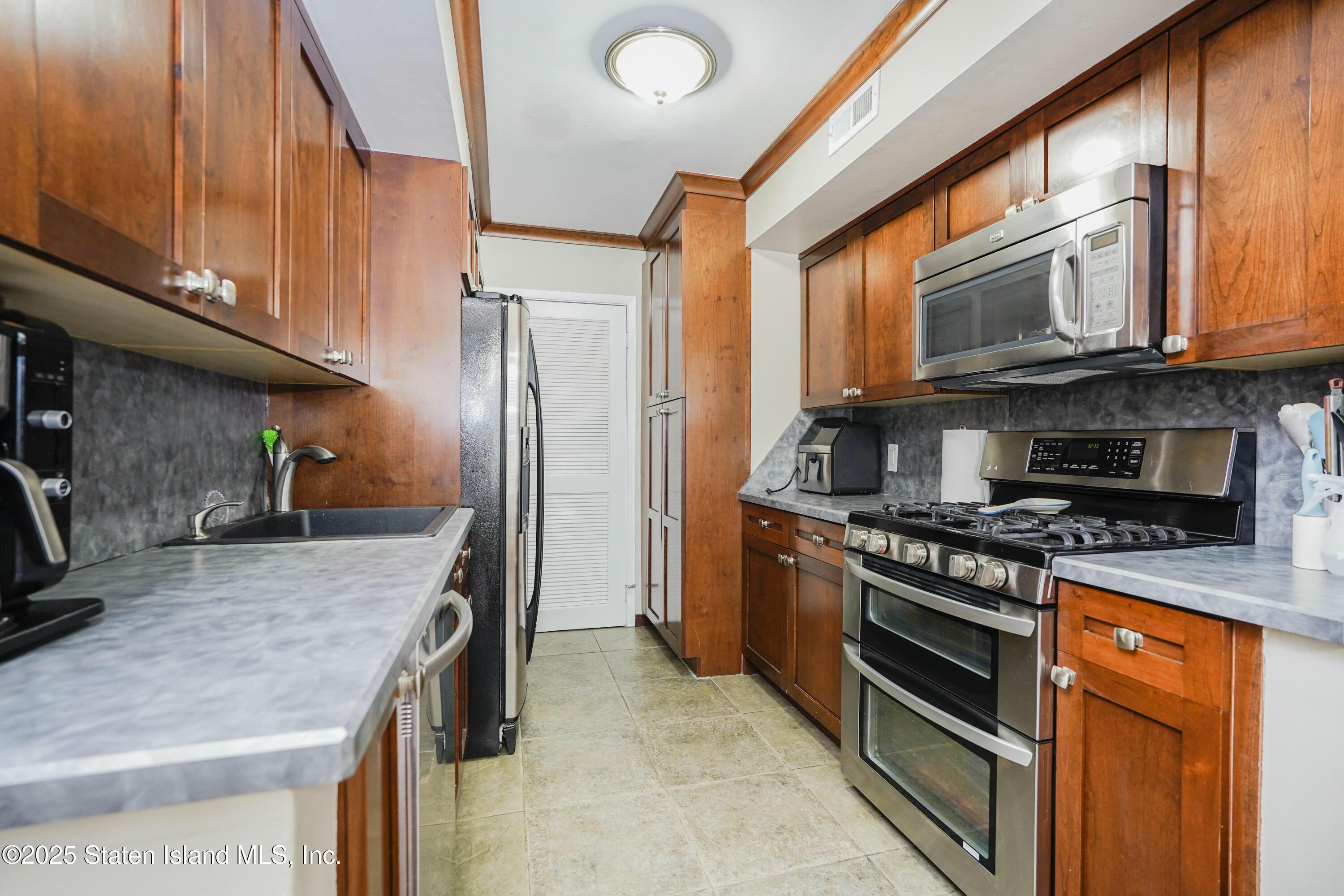 91 Selvin Loop, Staten Island, NY, 10303 image 10