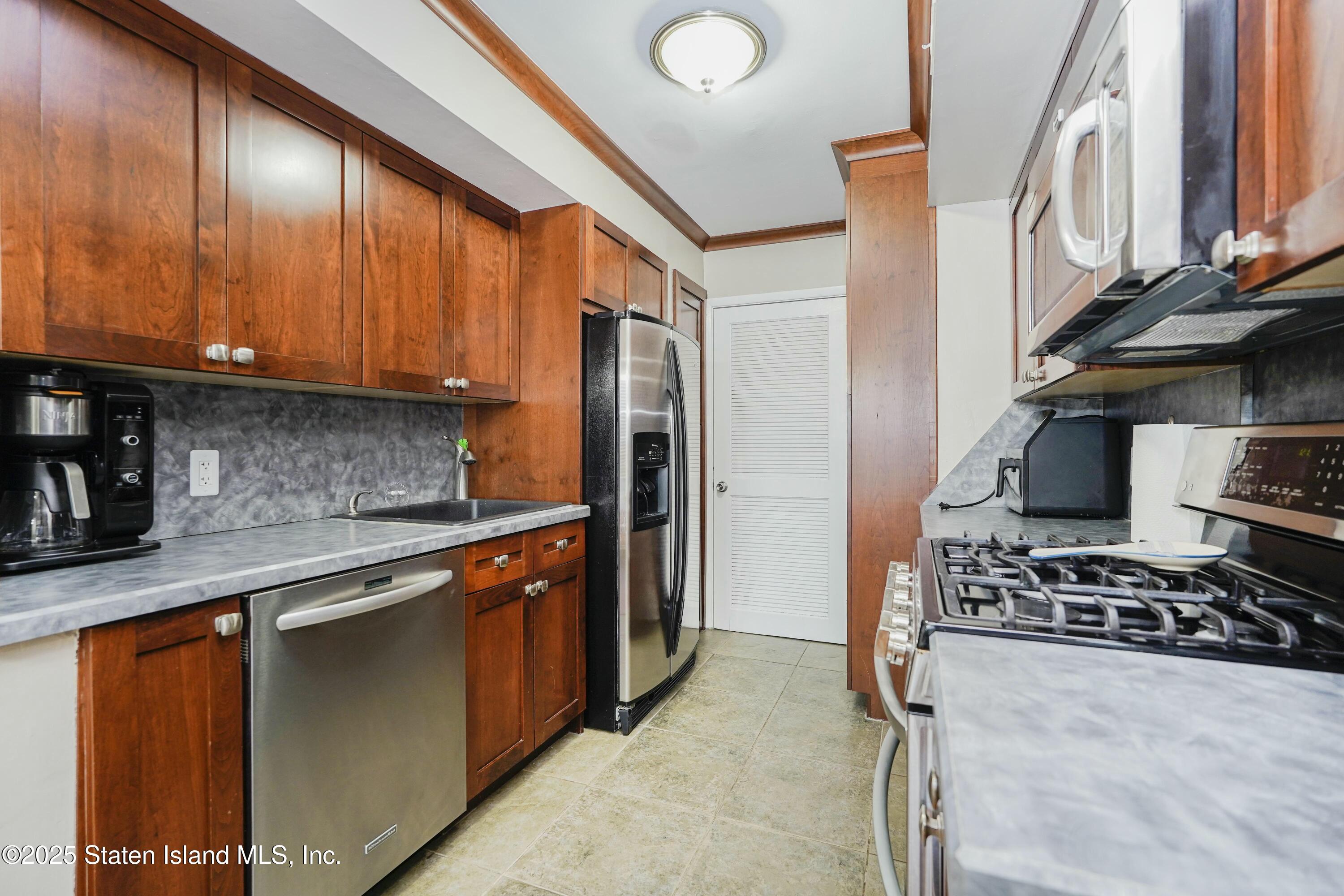 91 Selvin Loop, Staten Island, NY, 10303 image 11