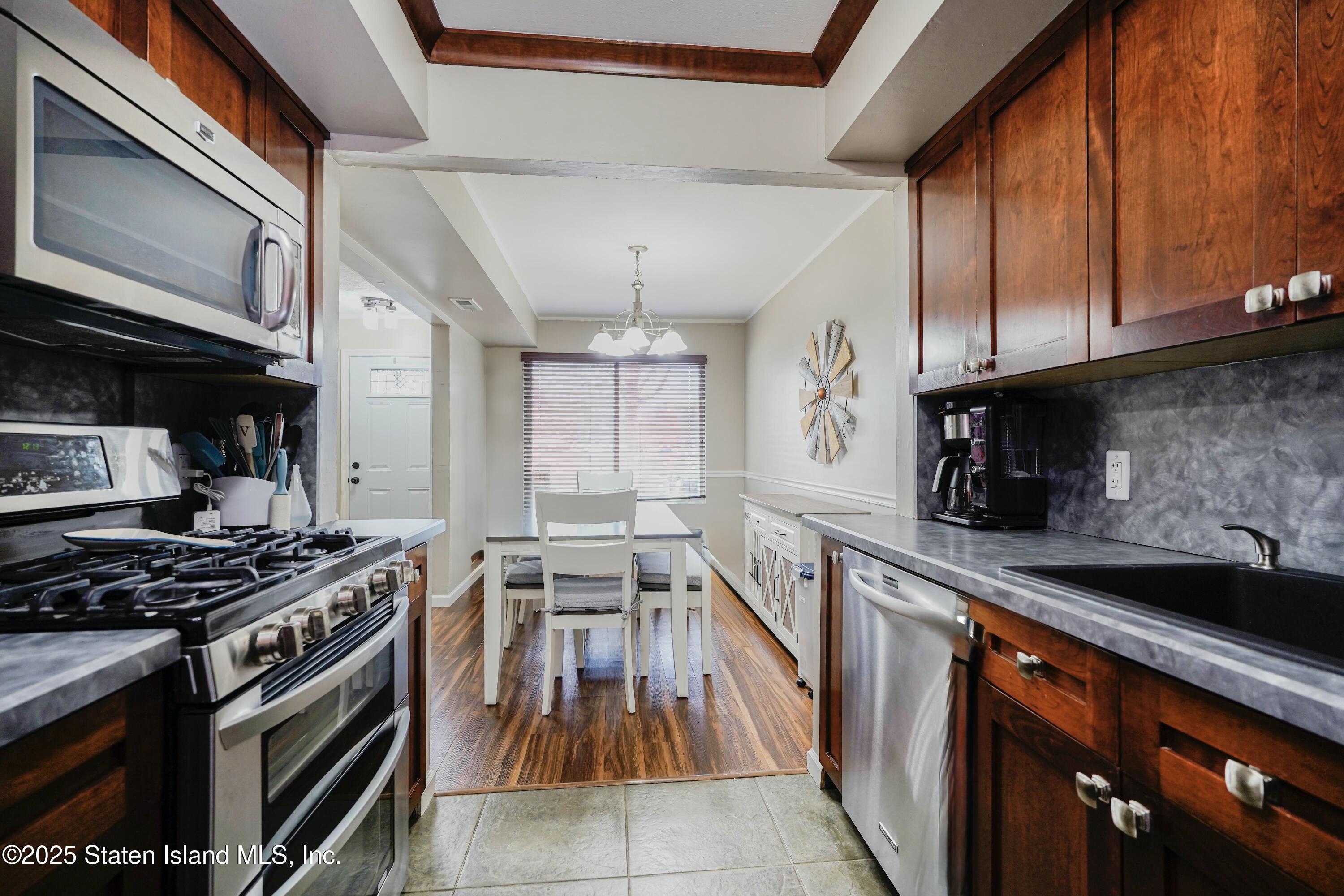 91 Selvin Loop, Staten Island, NY, 10303 image 9