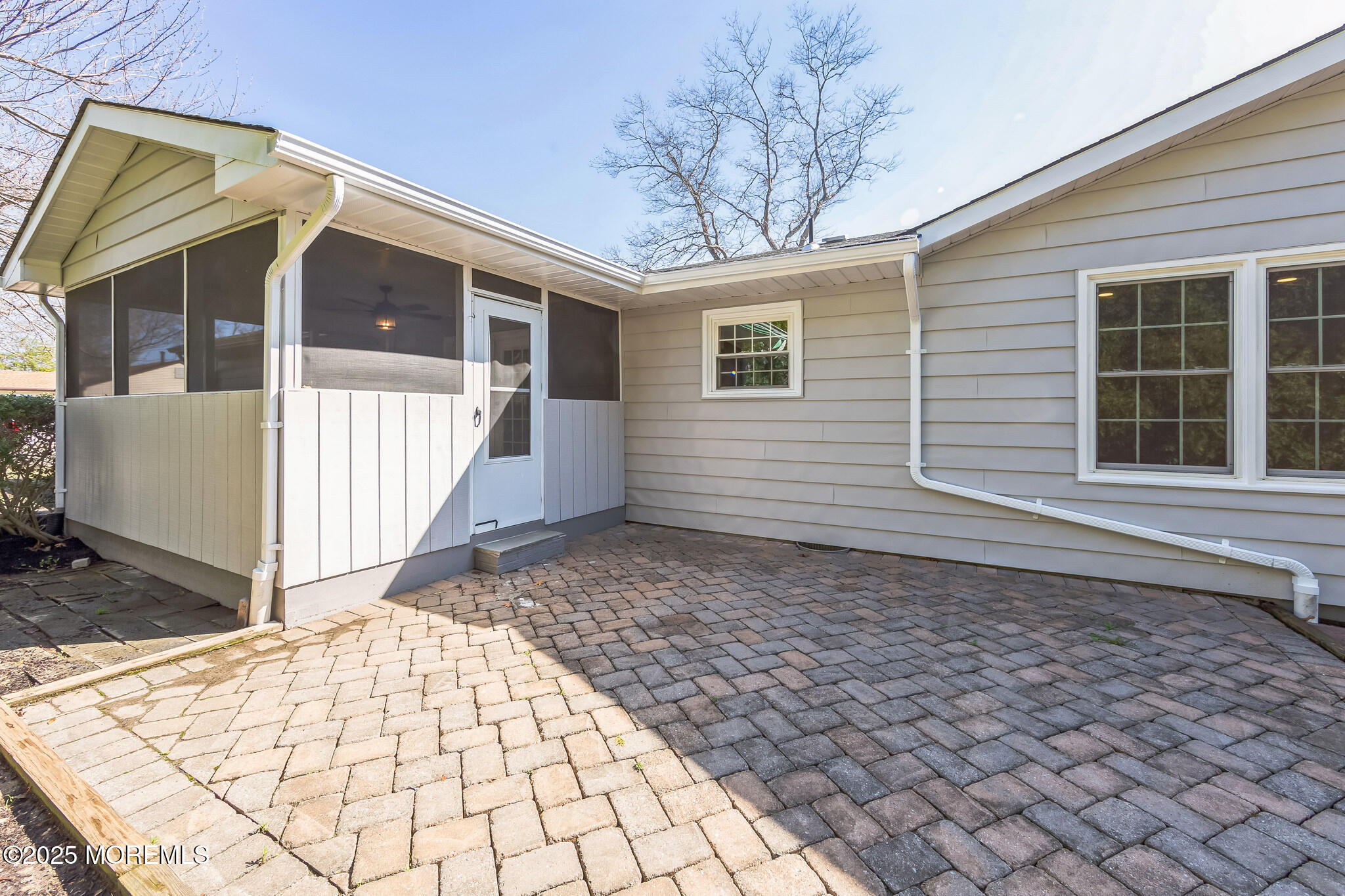 2093 Crestwood Drive Image 5