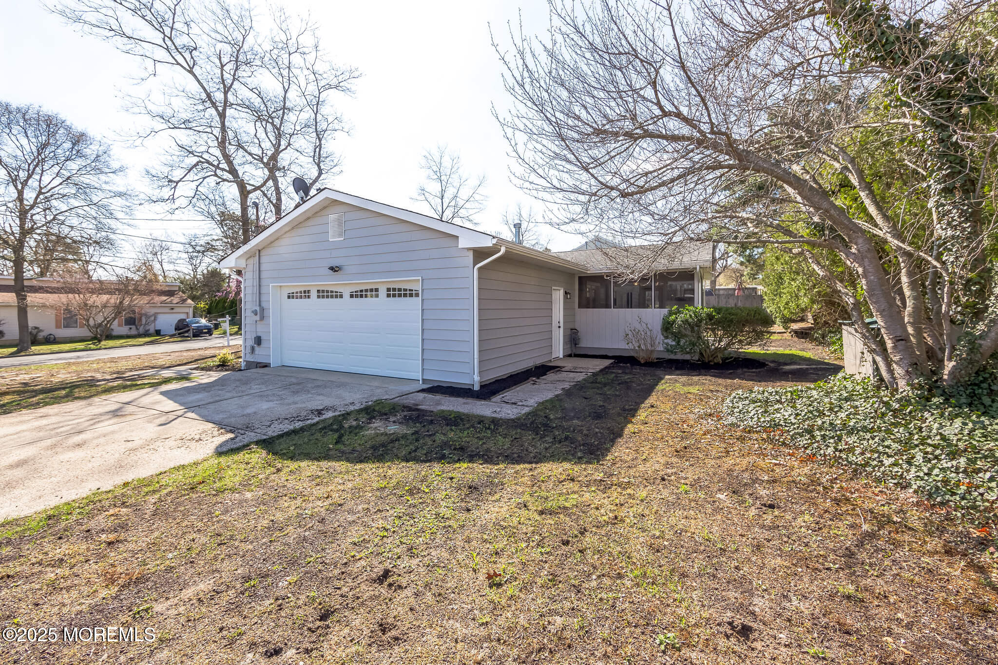 2093 Crestwood Drive Image 4