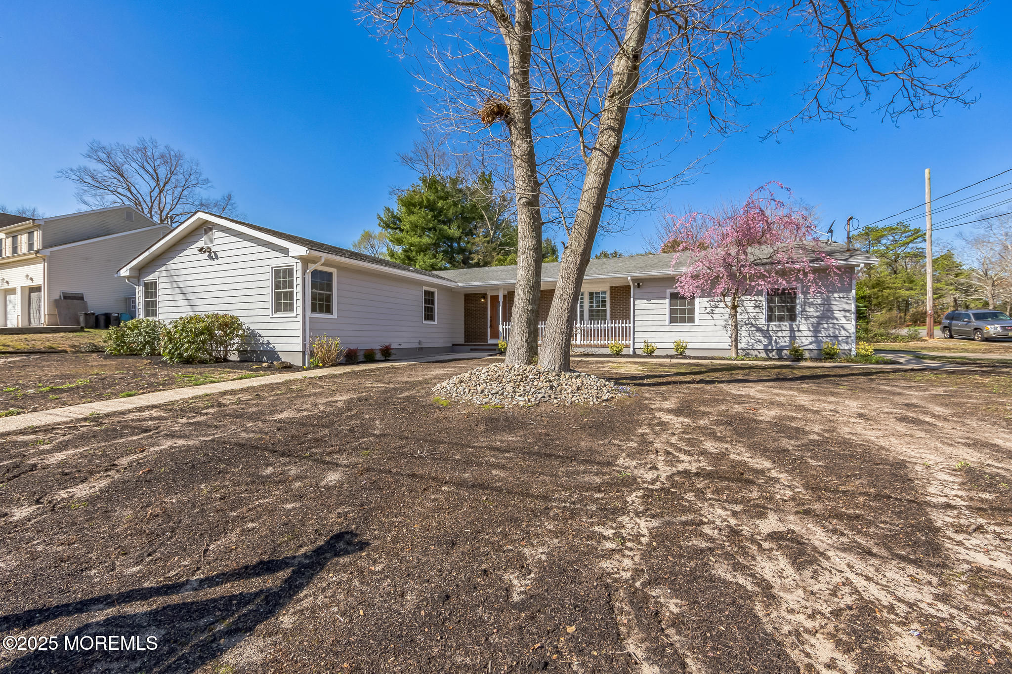2093 Crestwood Drive Image 2