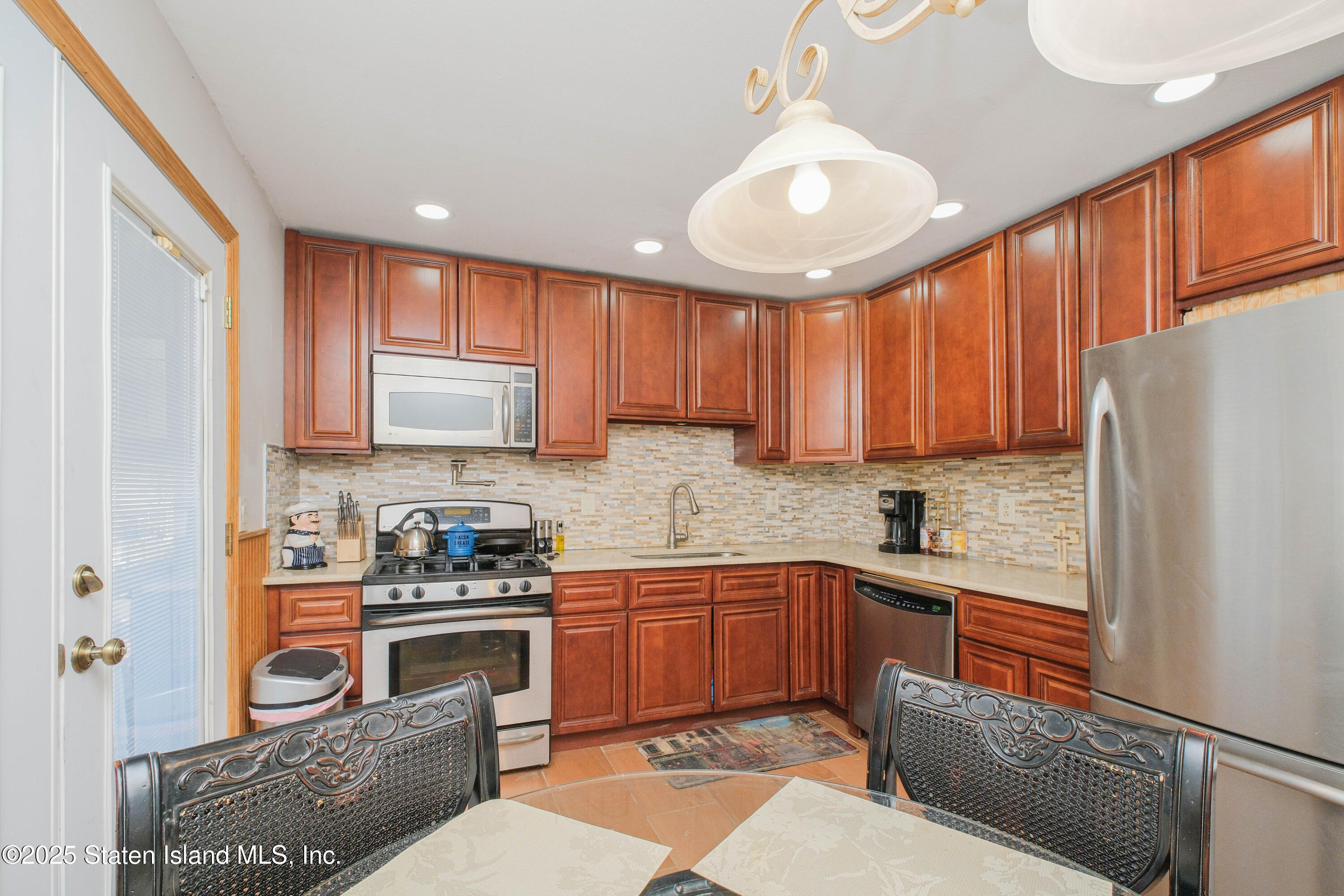 106 Lorraine Loop, Staten Island, NY, 10309 image 16