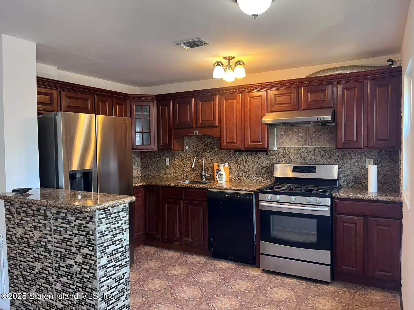181 Pond Way B, Staten Island, NY, 10303 image 11