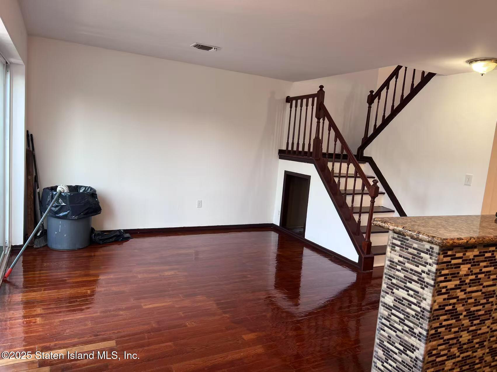 181 Pond Way B, Staten Island, NY, 10303 image 12