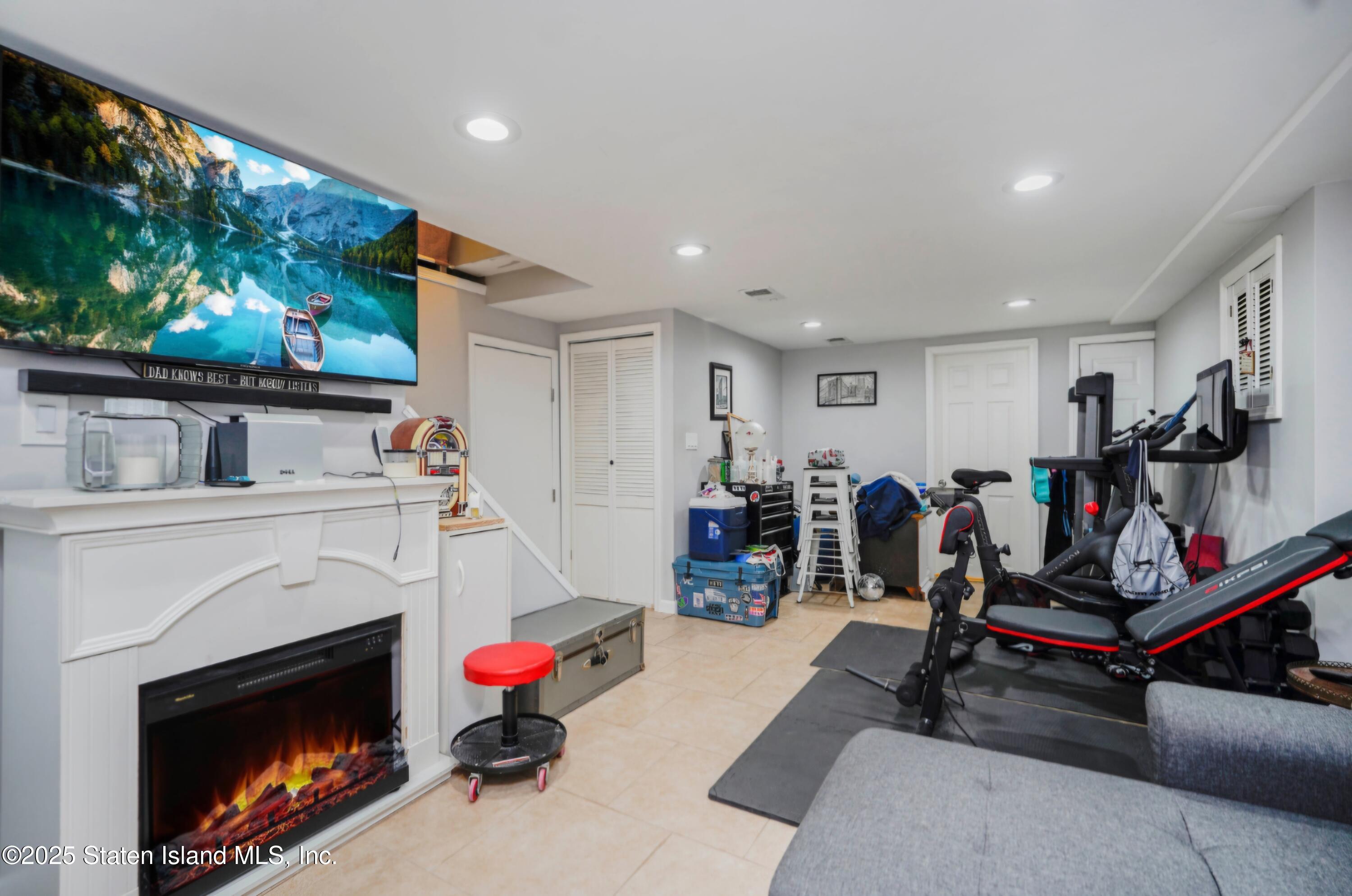 83 Lisa Lane, Staten Island, NY, 10312 image 32