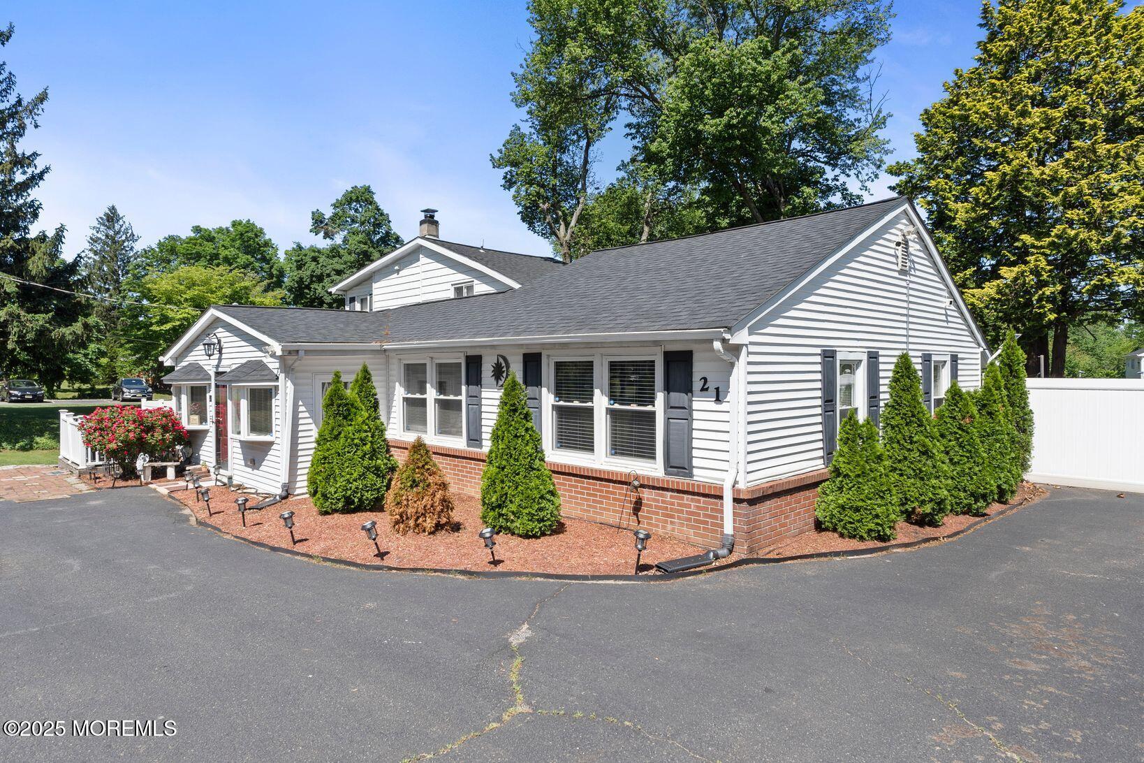 21 Wickatunk Road, Manalapan, NJ, 07726