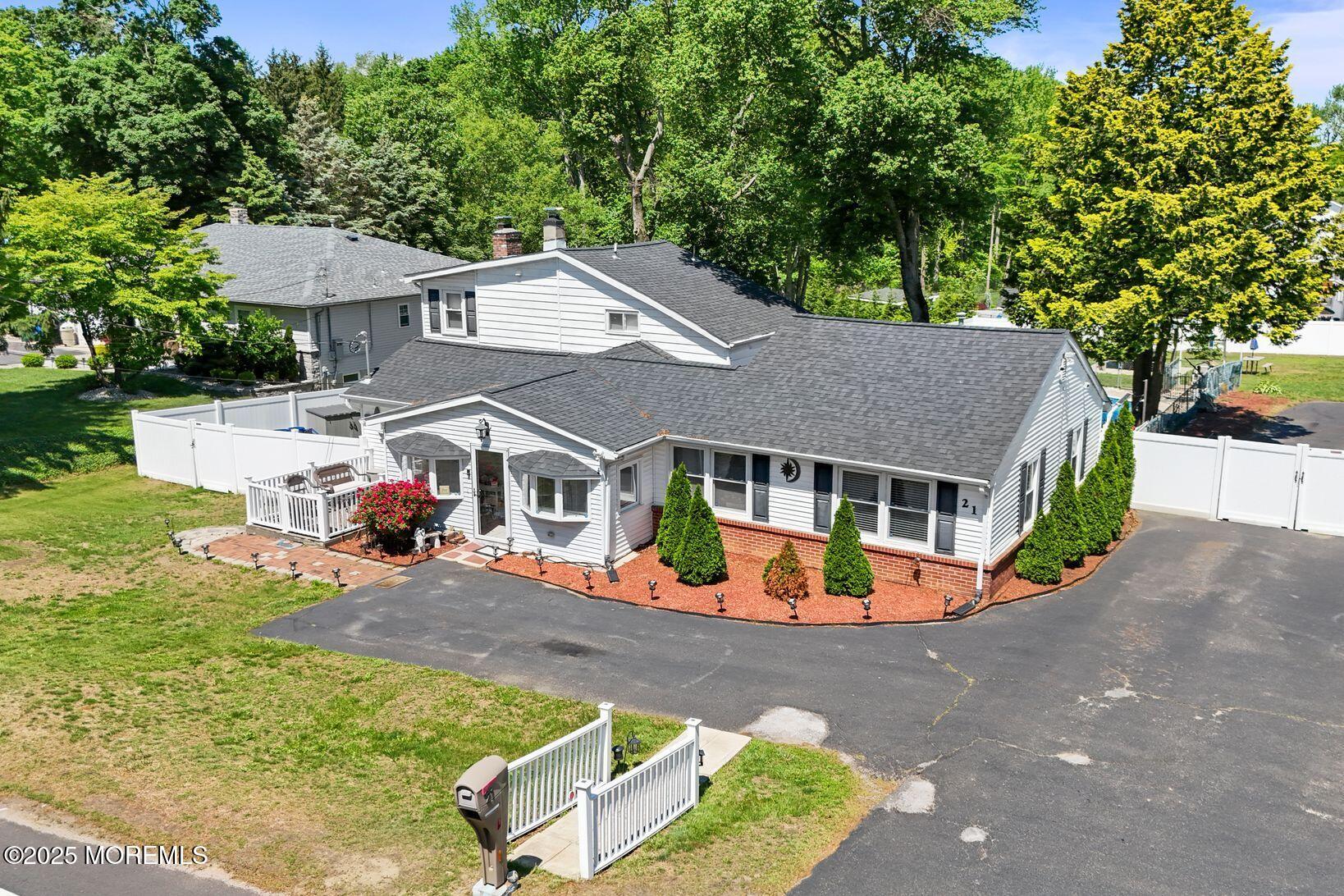 21 Wickatunk Road, Manalapan, NJ, 07726