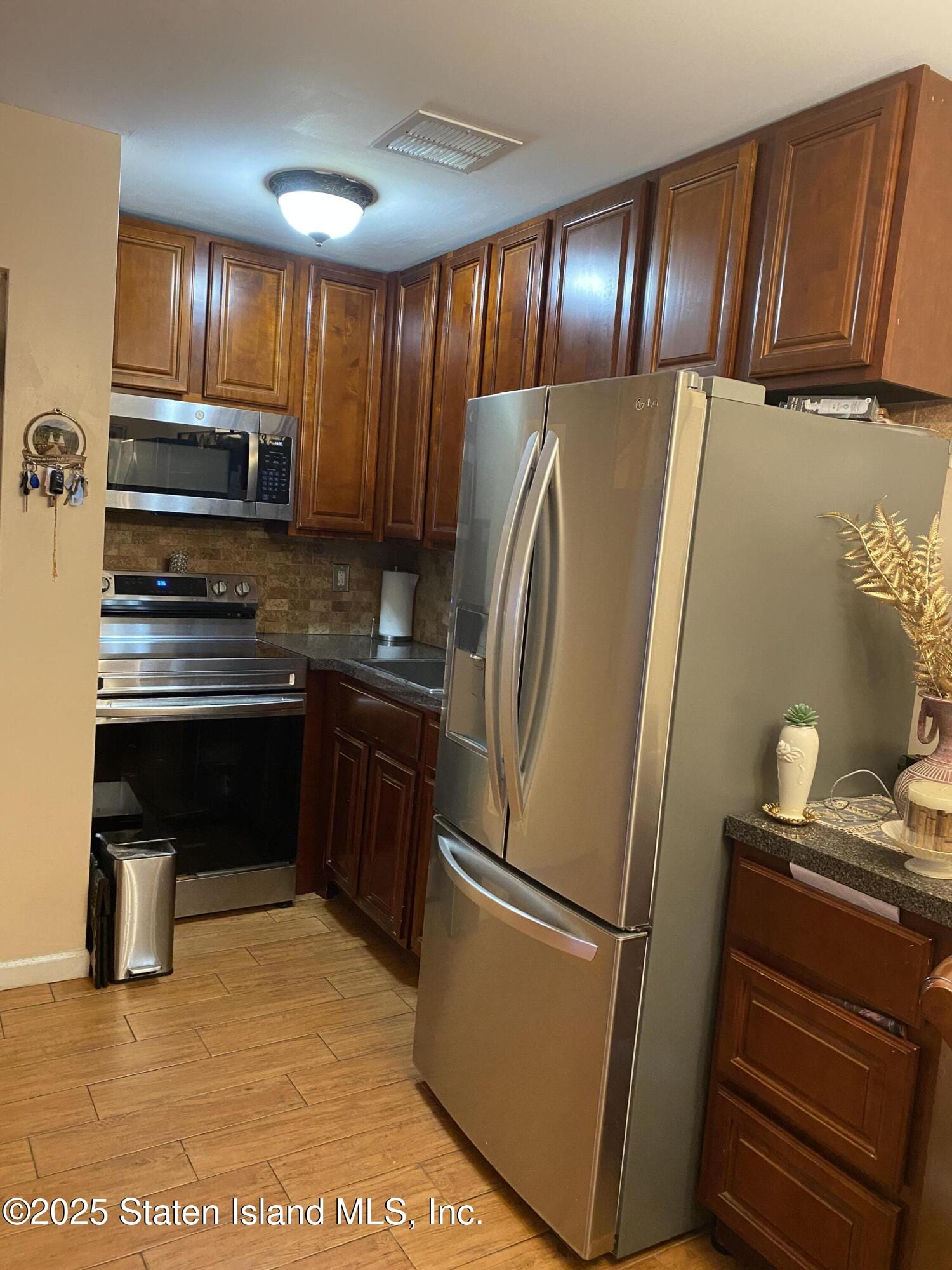 51 Vera Street B, Staten Island, NY, 10305