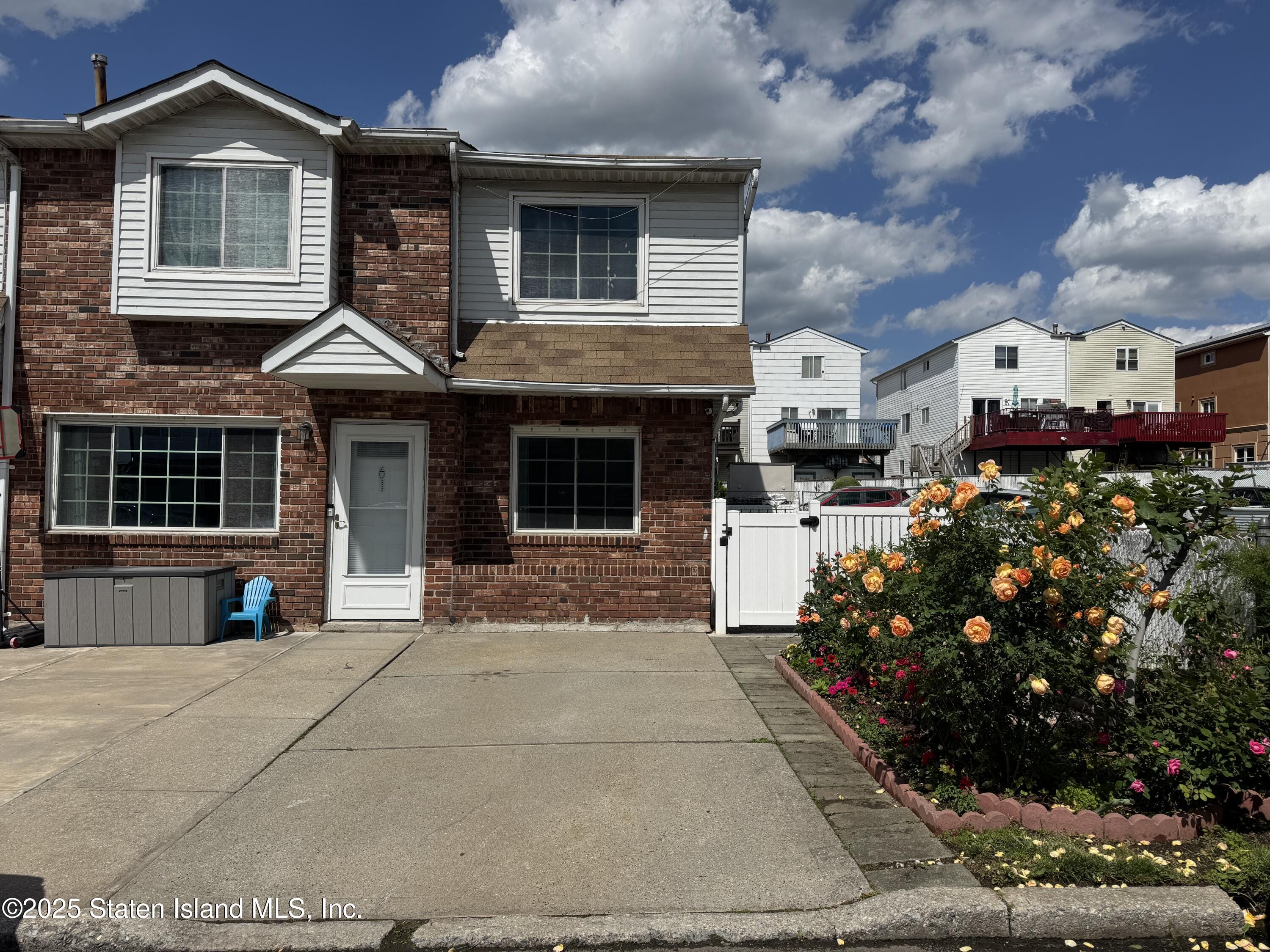 61 Country Drive Image 1