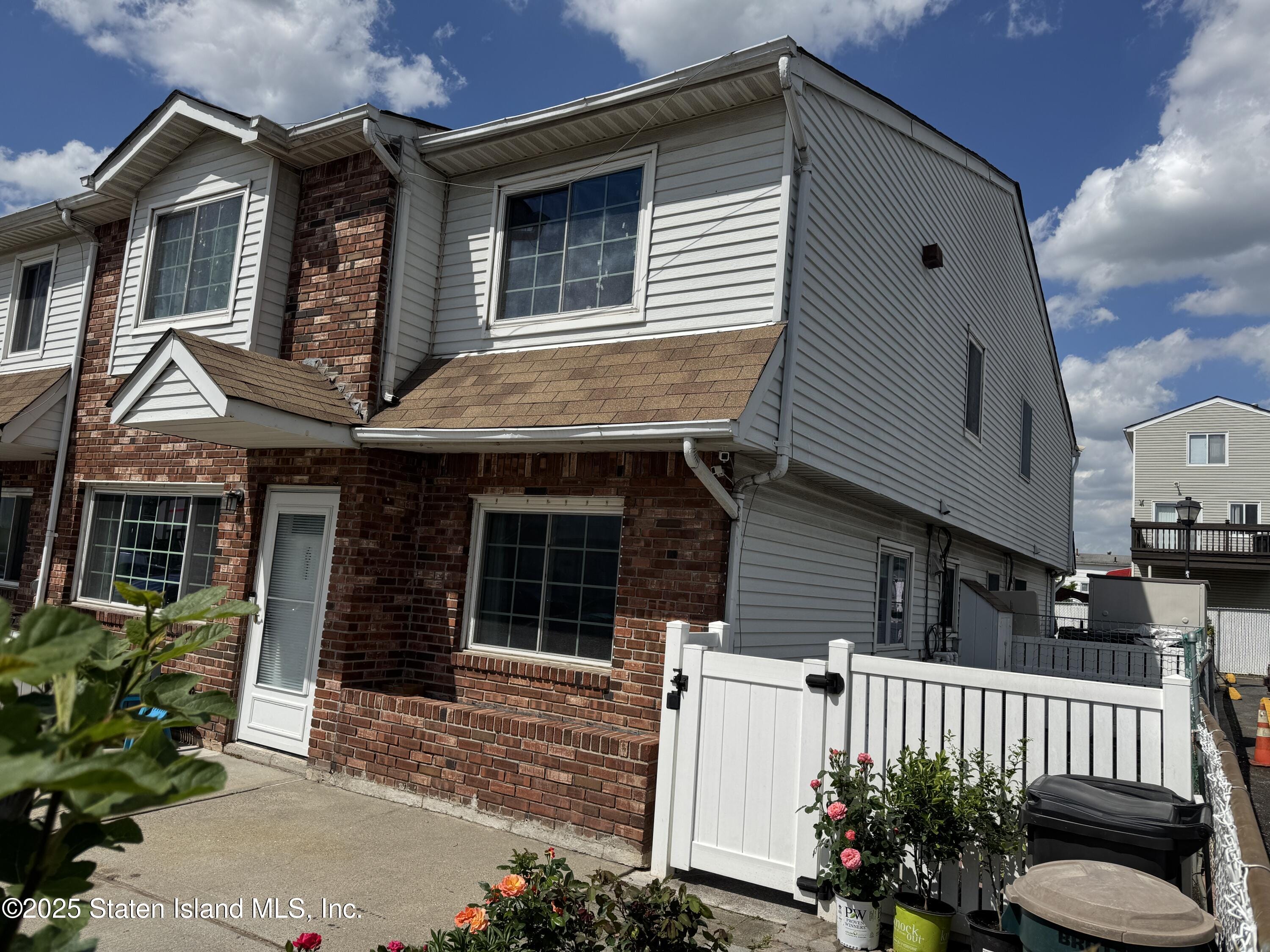 61 Country Drive Image 2