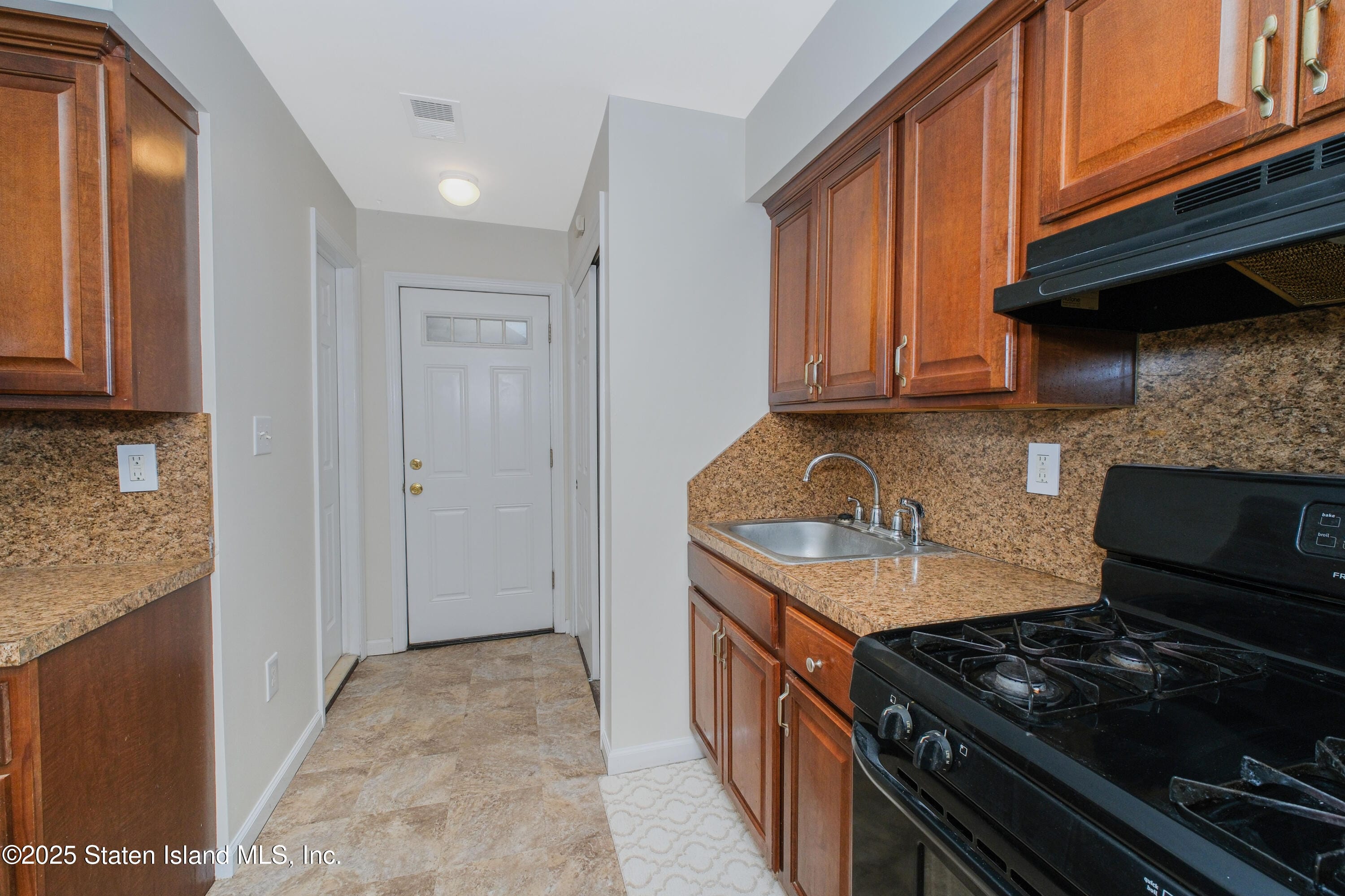 566 Hunter Avenue, Staten Island, NY, 10306 image 14