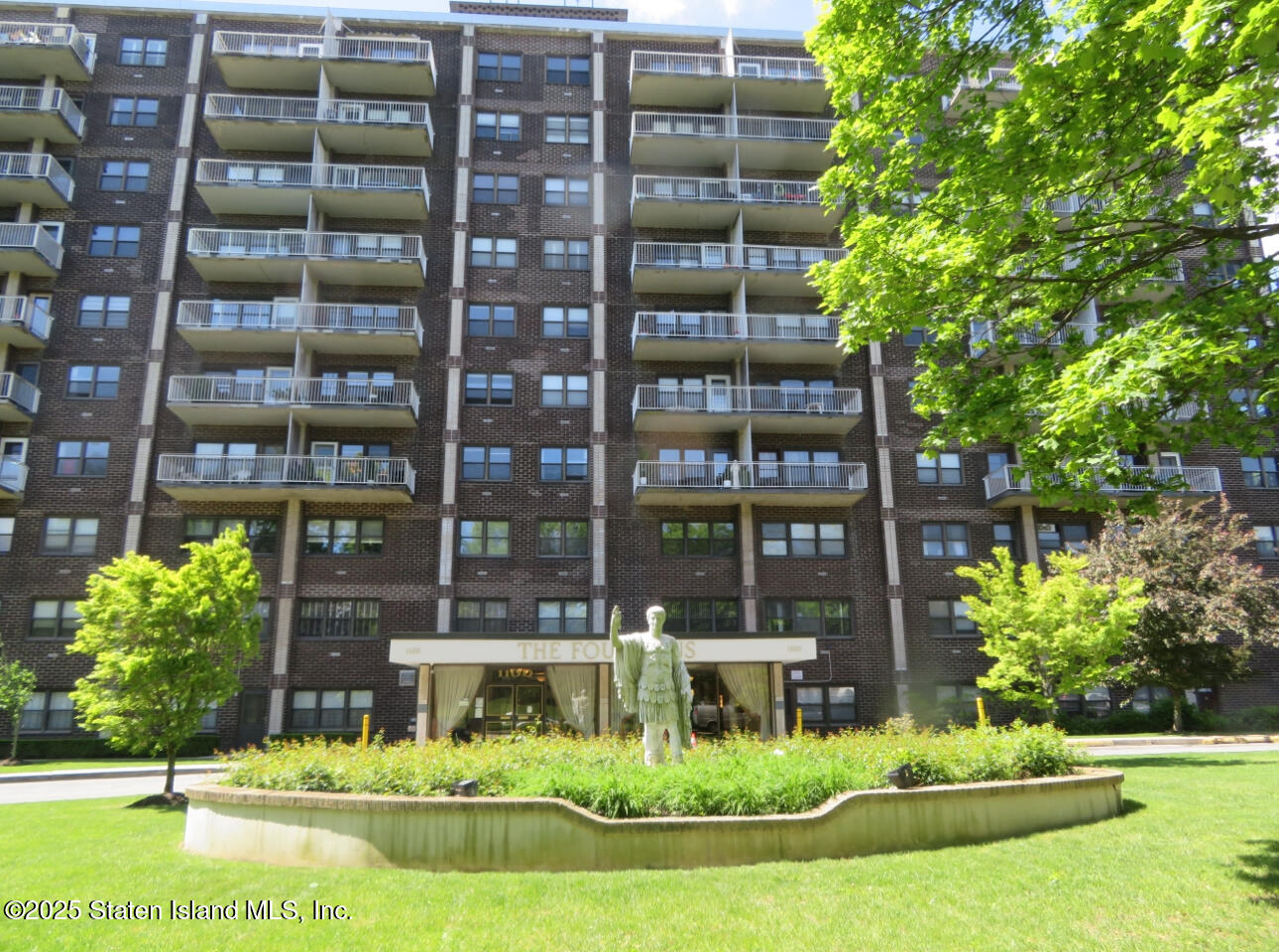 1100 Clove Road 7e Image 1