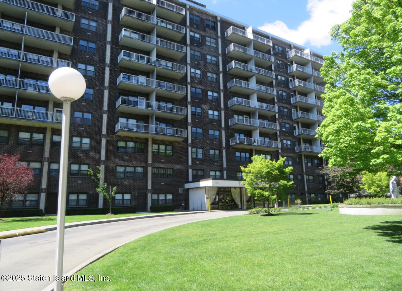 1100 Clove Road 7e Image 2