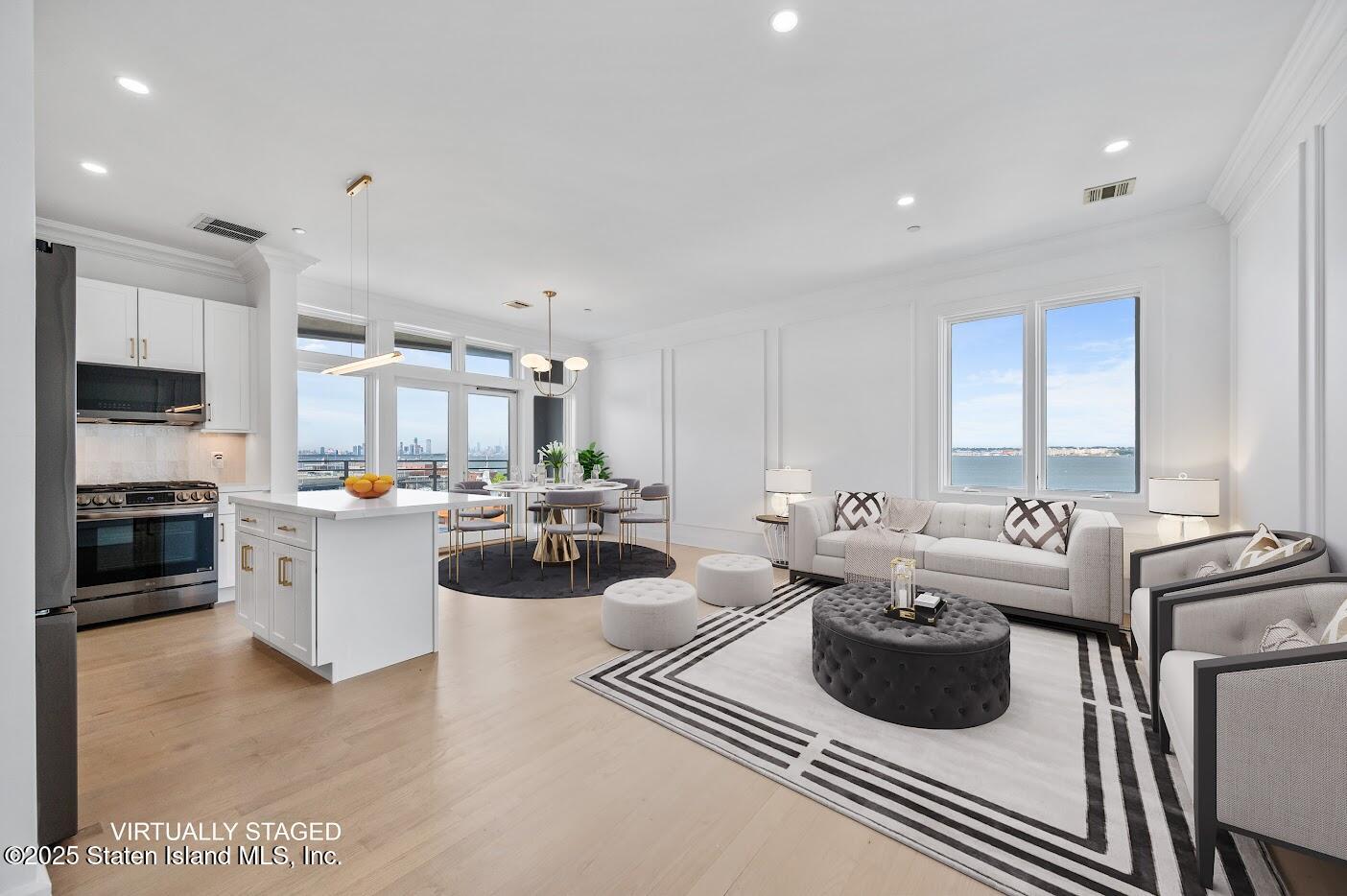90 Bay Street Landing 6l Image 2