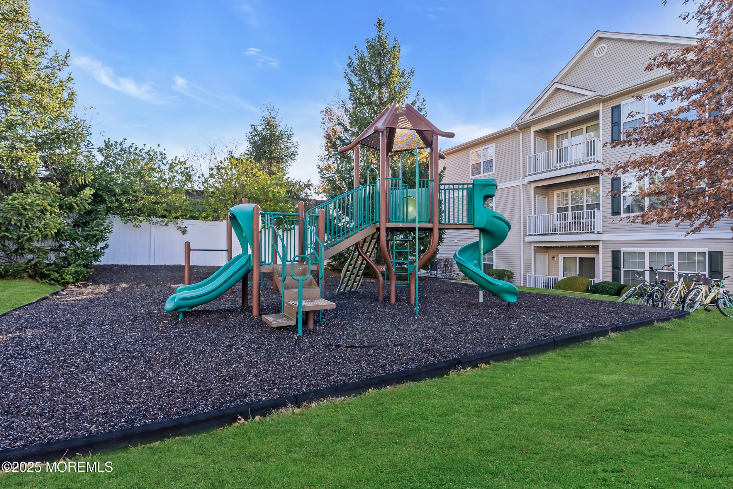 621 Mill Pond Way 103, Eatontown, NJ, 07724