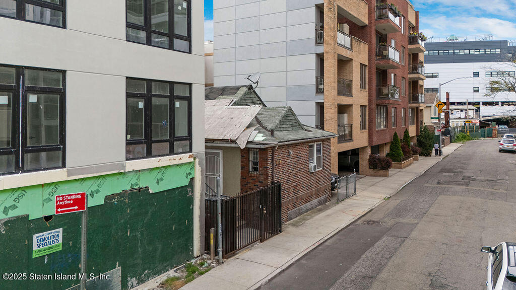 32 Brighton 2nd Place, Brooklyn, NY, 11235 image 7
