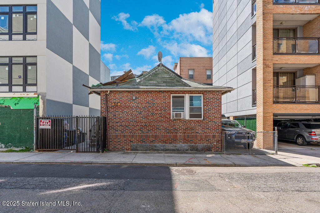 32 Brighton 2nd Place, Brooklyn, NY, 11235