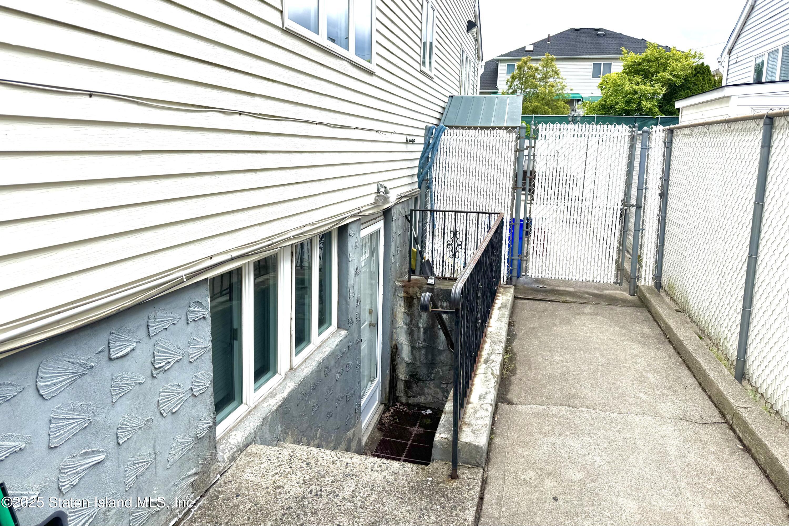 60 Pond Street, Staten Island, NY, 10309