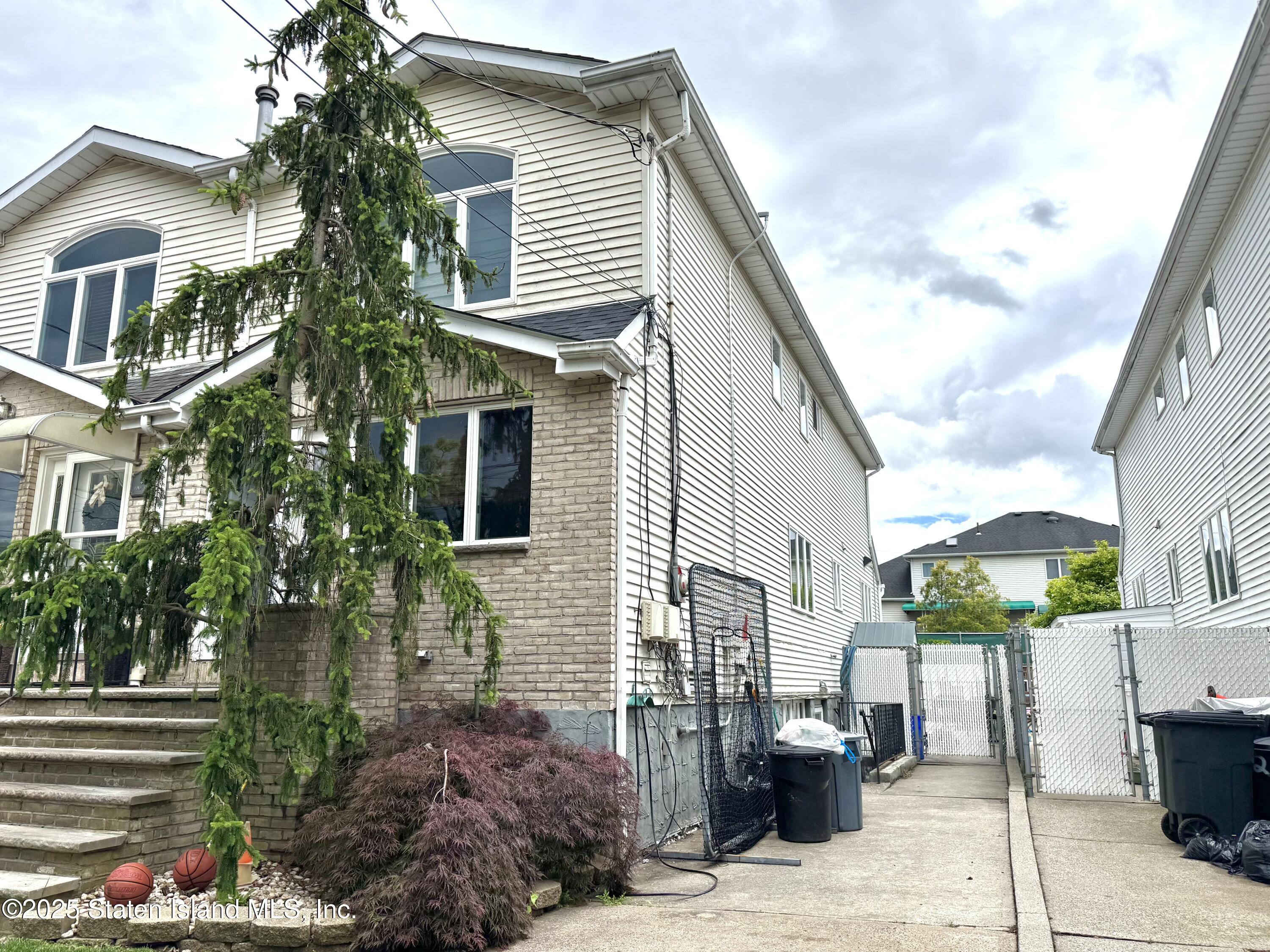 60 Pond Street, Staten Island, NY, 10309